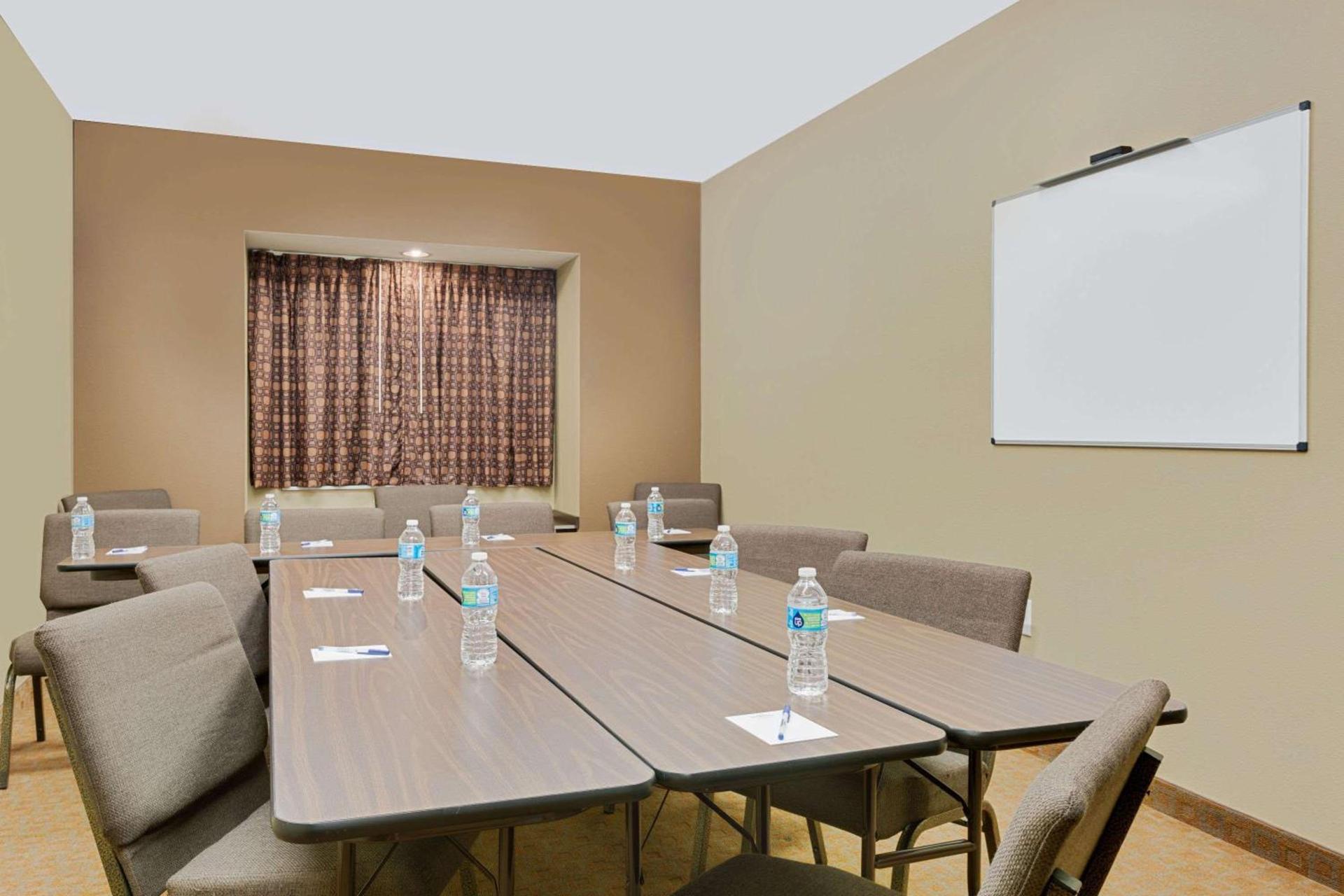 Microtel by Wyndham Perry National Fairground Area I-75 photo 11