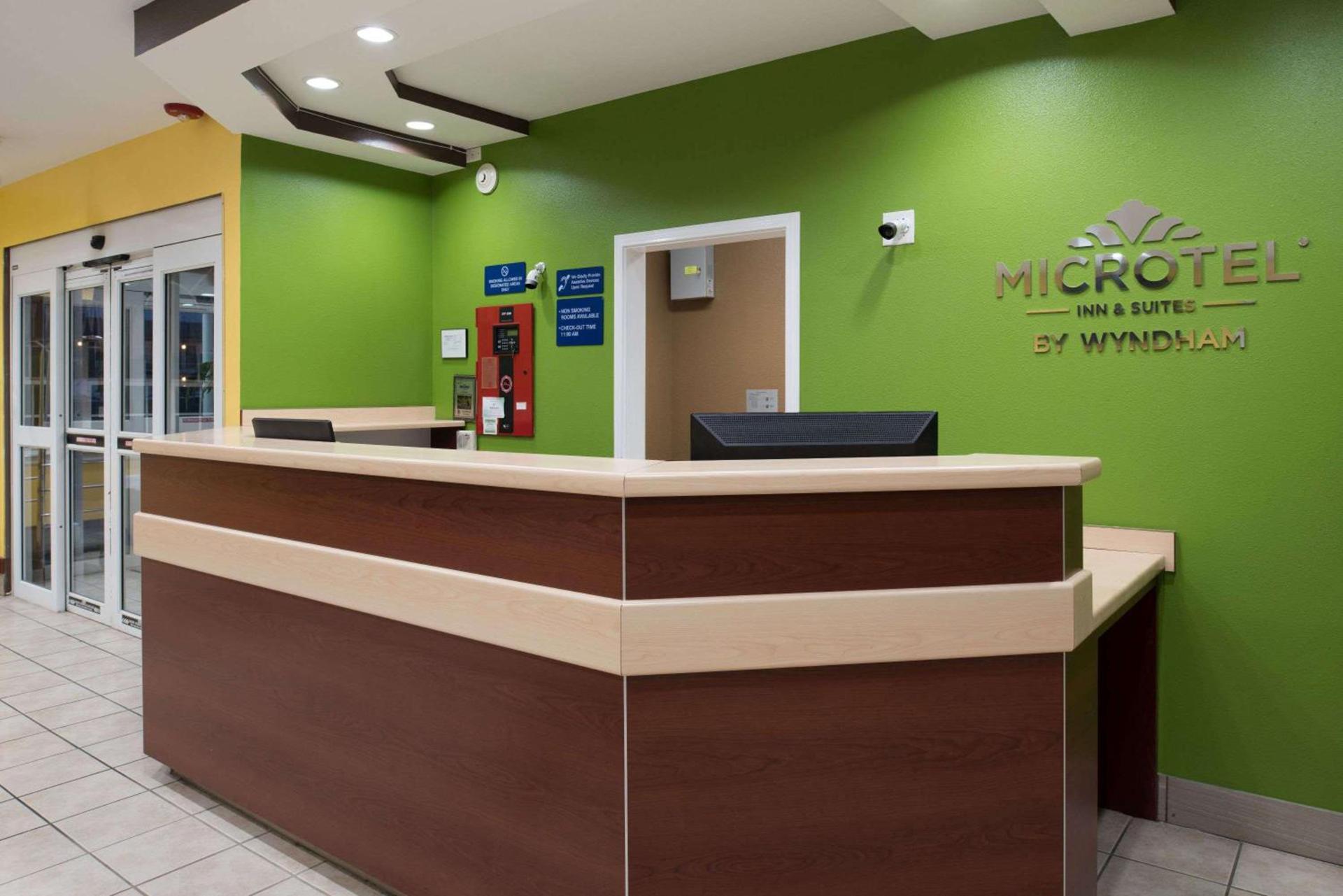 Microtel Inn by Wyndham Rogers photo 22