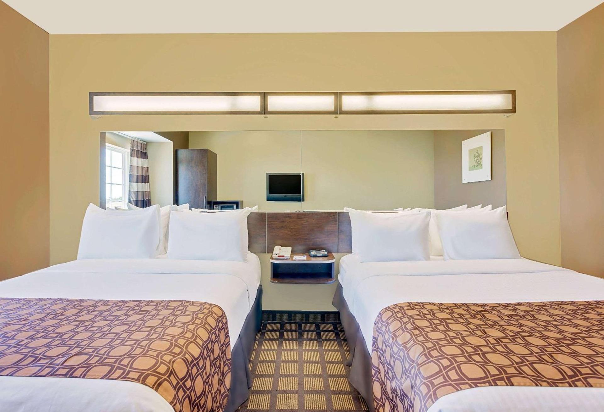 Microtel by Wyndham Perry National Fairground Area I-75 photo 26