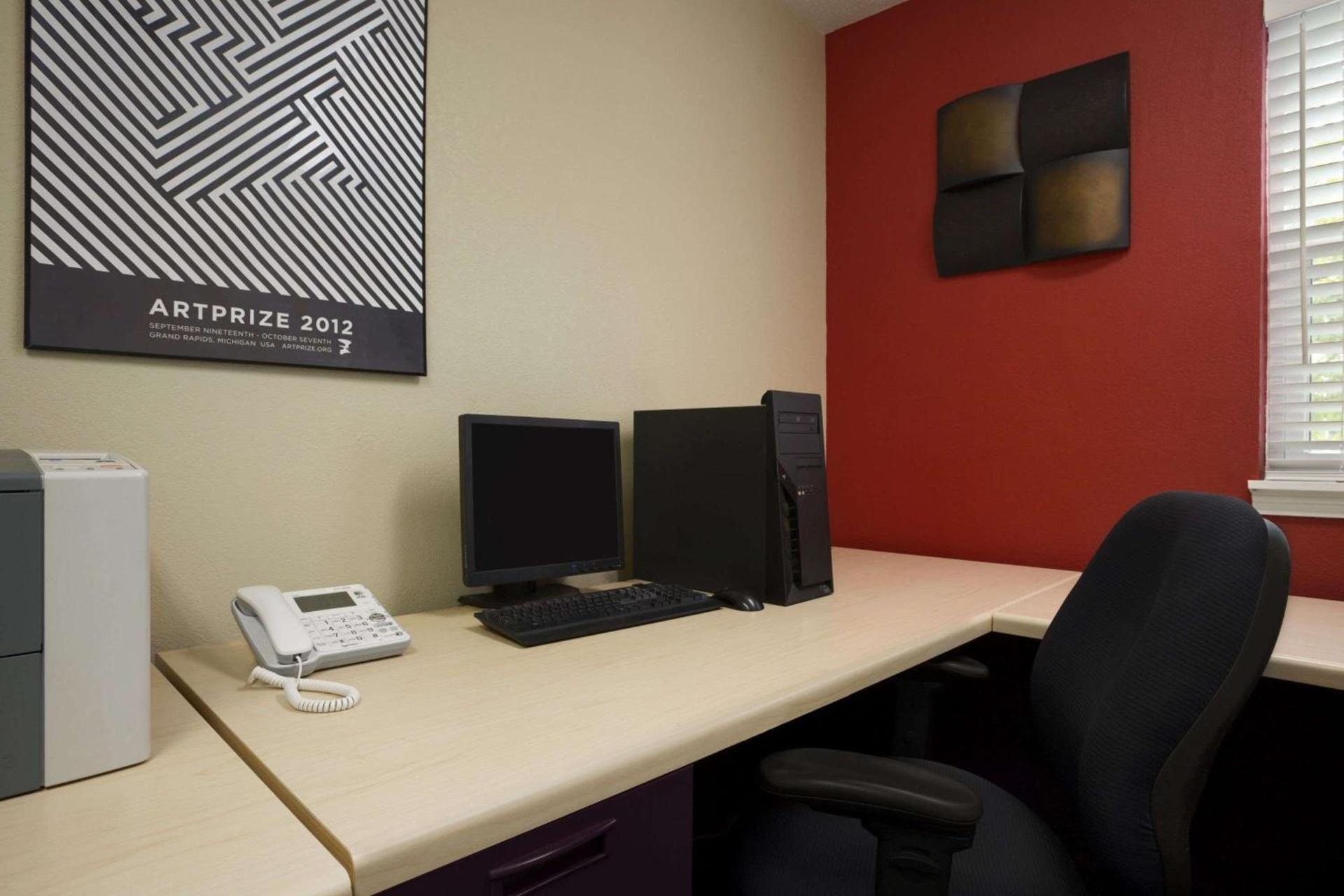 Birch Hill Suites Grand Rapids photo 16