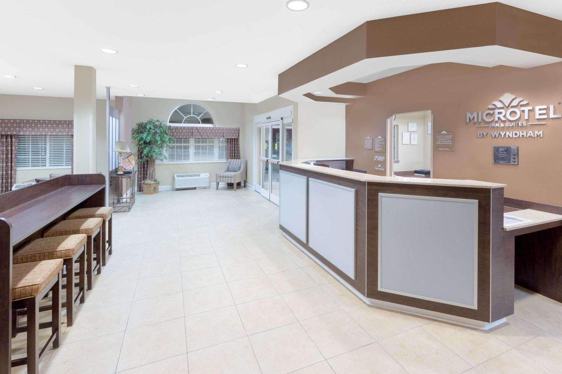 Microtel Inn & Suites by Wyndham Ozark photo 27