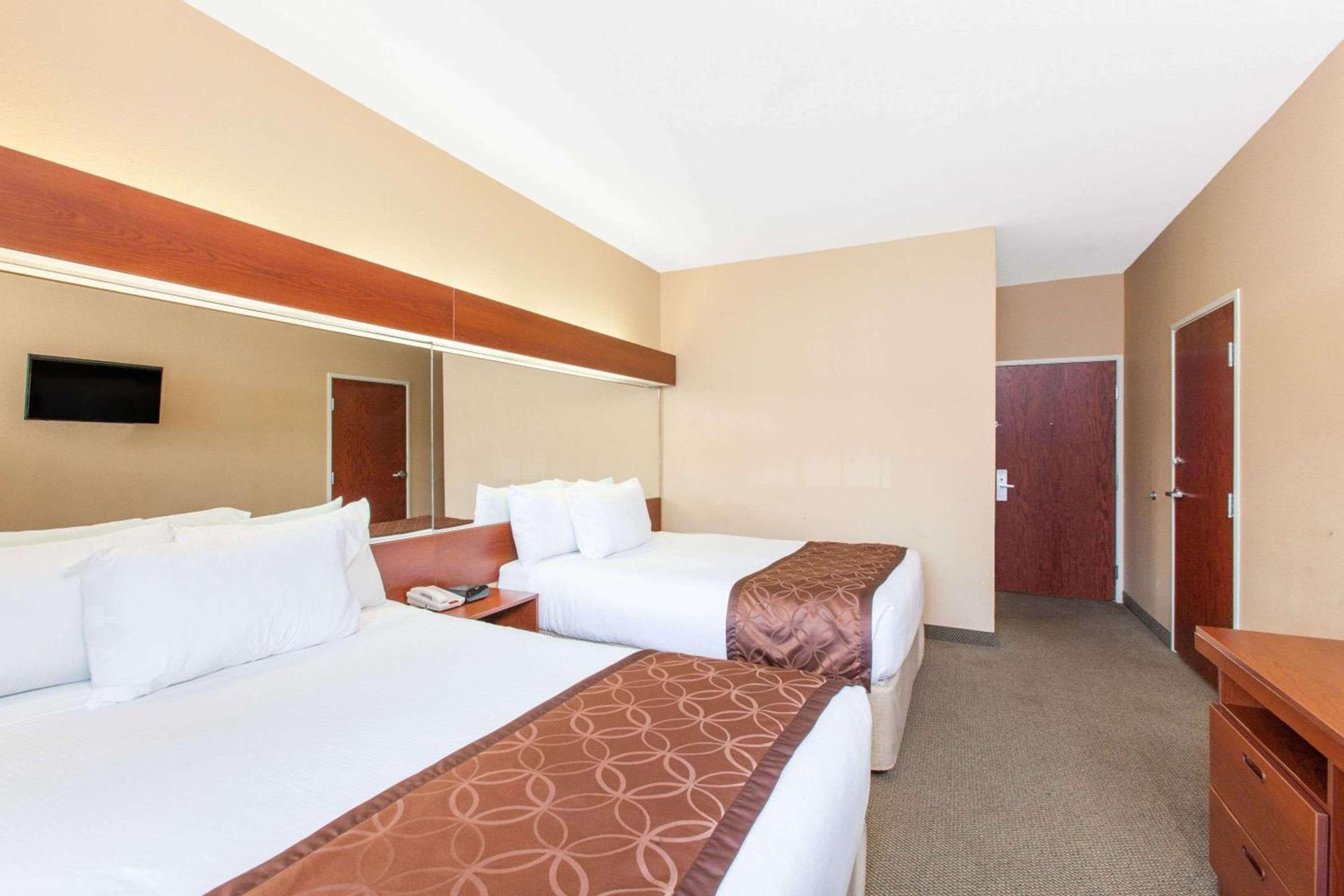 Microtel Inn by Wyndham Rogers photo 23