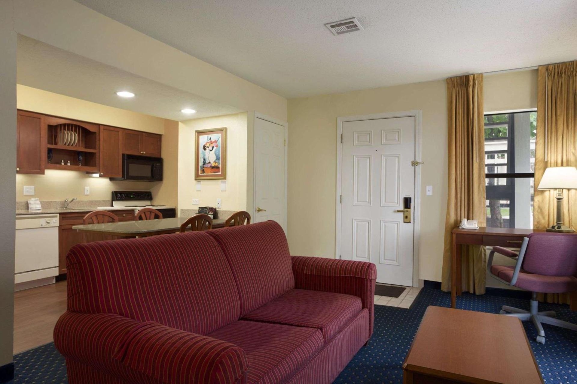 Birch Hill Suites Grand Rapids photo 11