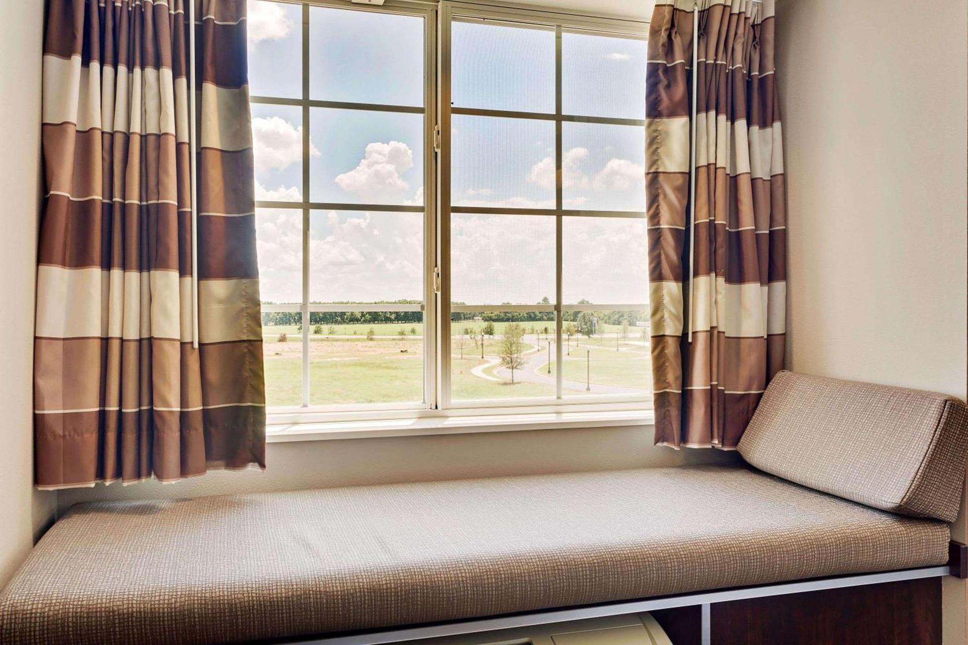 Microtel by Wyndham Perry National Fairground Area I-75 photo 9