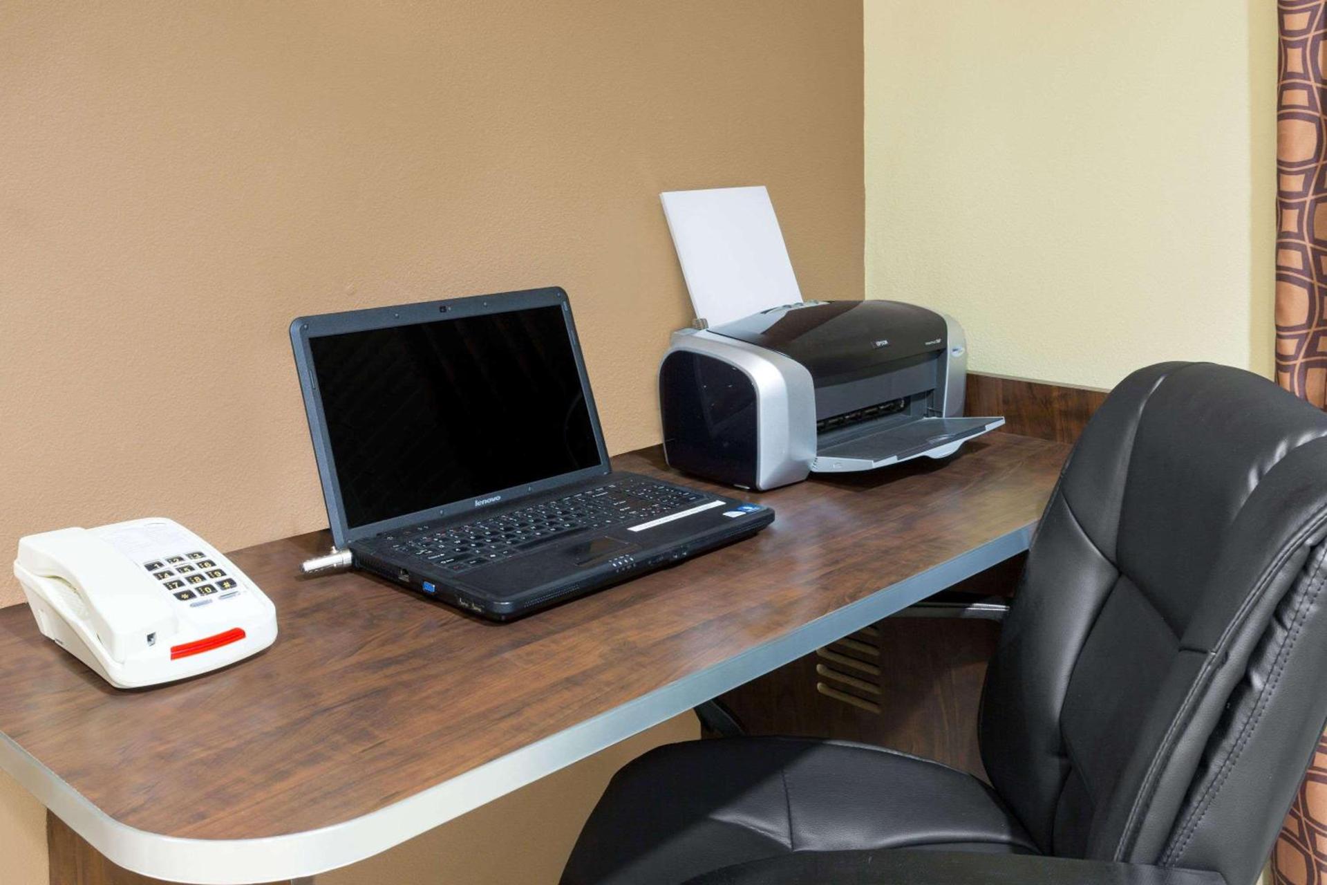 Microtel Inn & Suites by Wyndham Ozark photo 28
