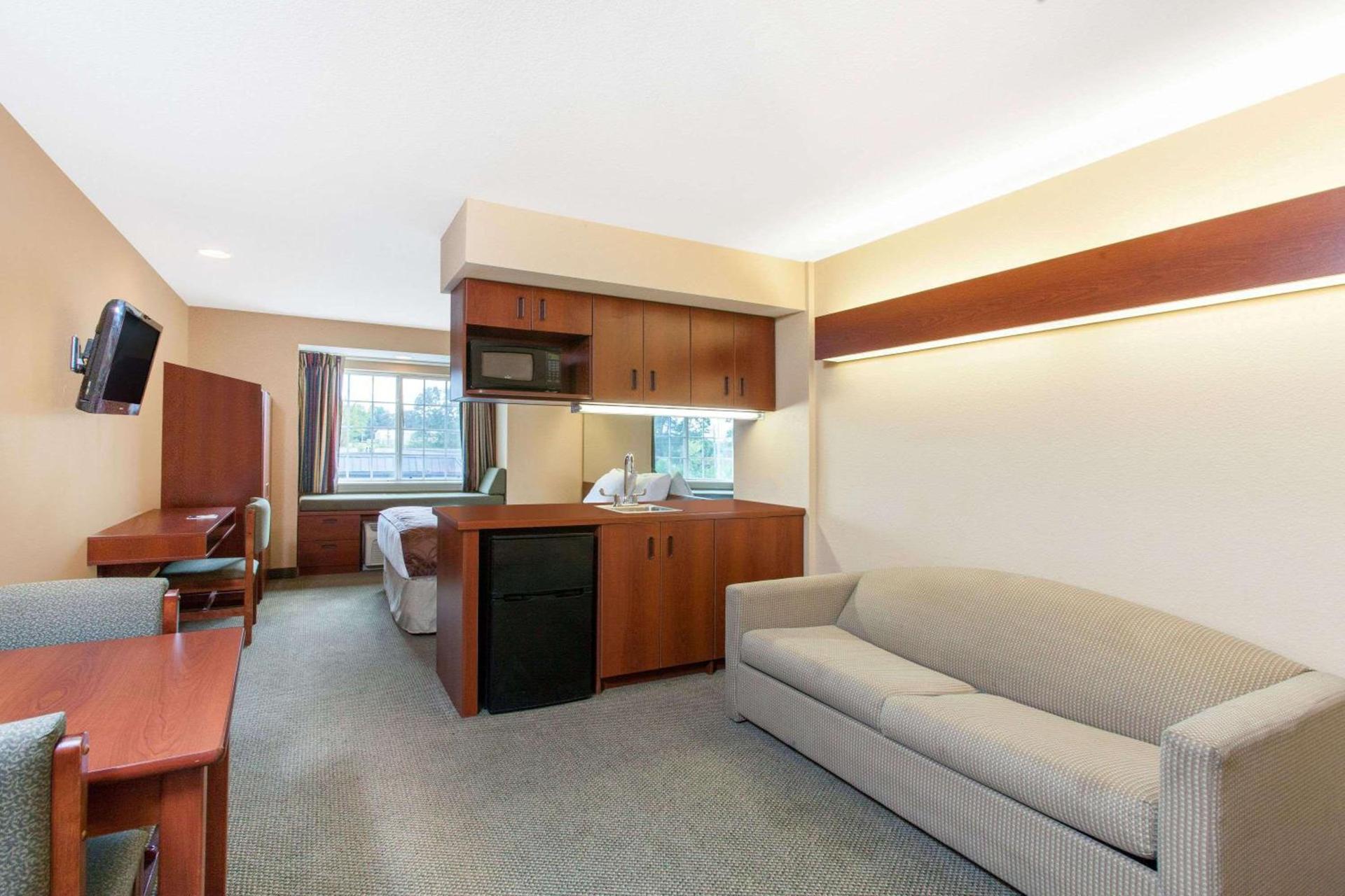 Microtel Inn by Wyndham Rogers photo 24