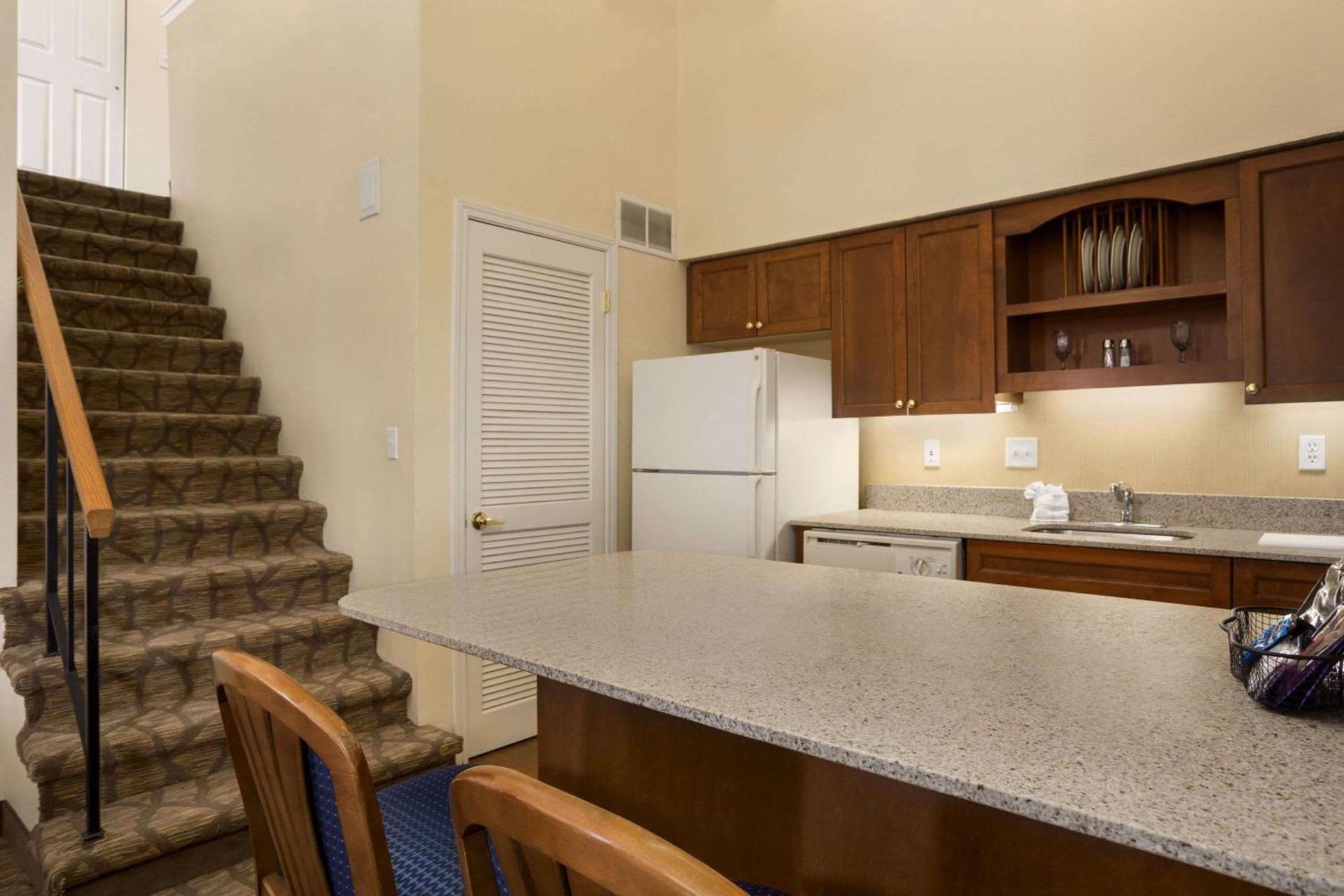 Birch Hill Suites Grand Rapids photo 6
