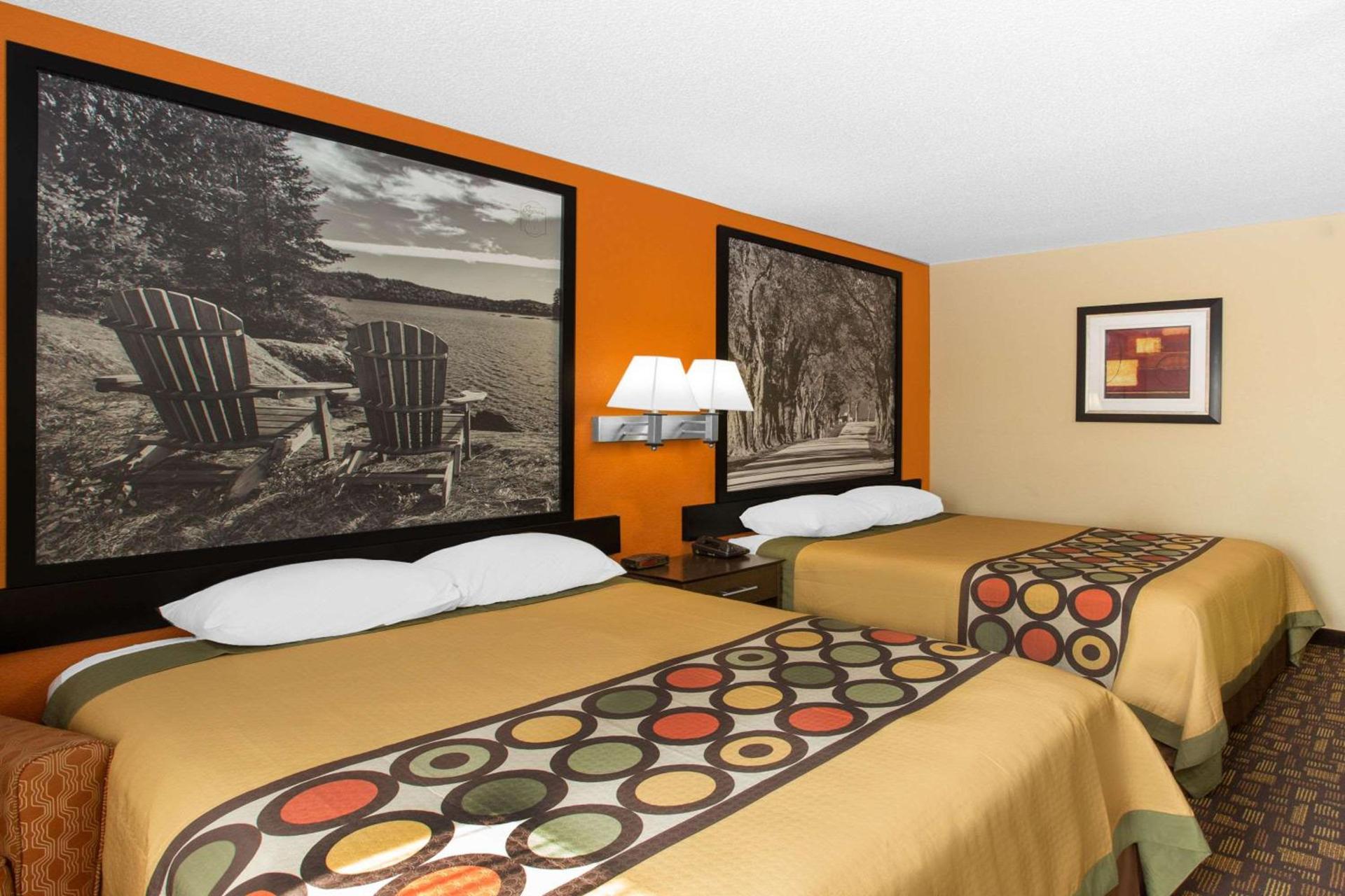 Super 8 by Wyndham Clive IA photo 15