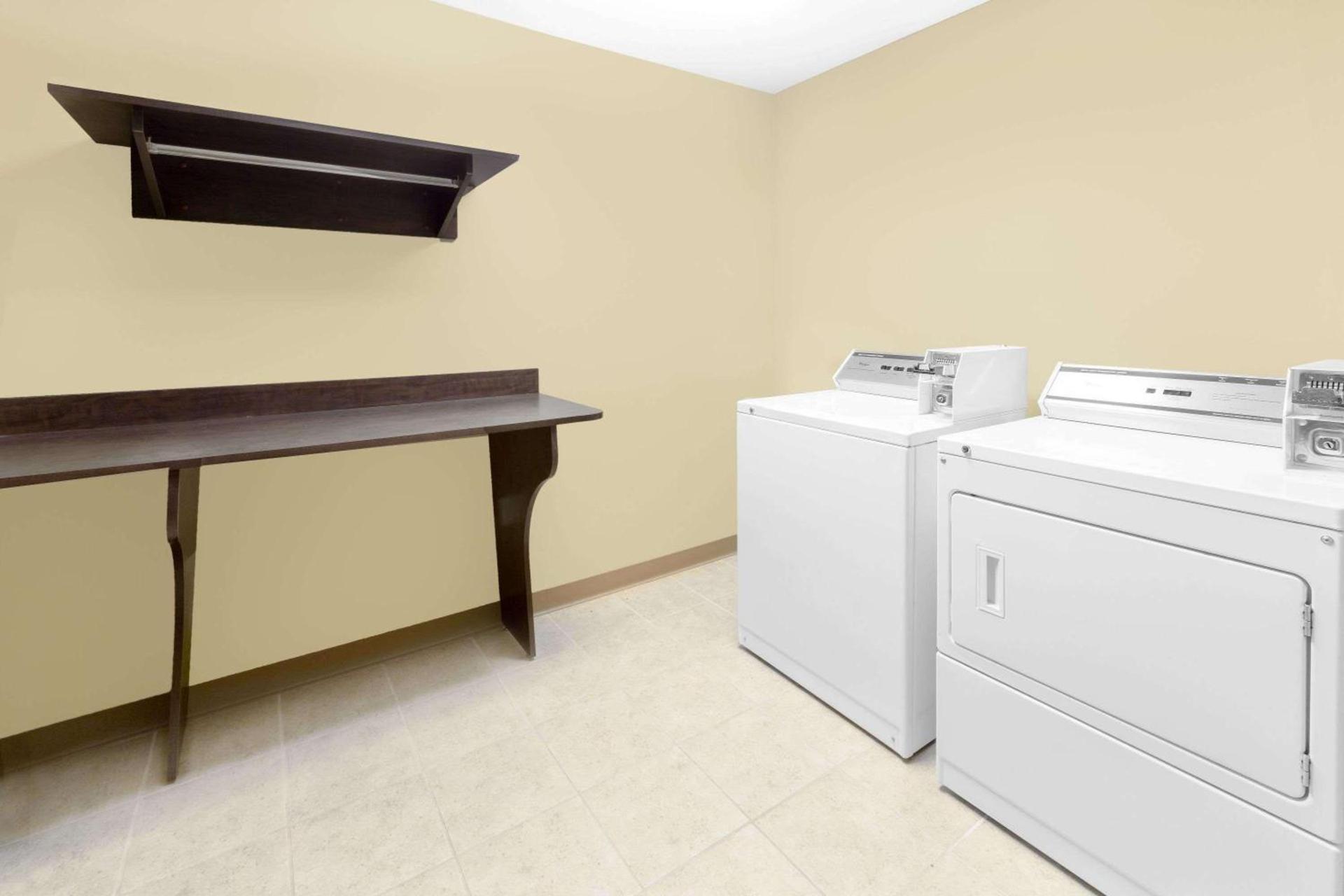 Microtel Inn & Suites by Wyndham Ozark photo 30