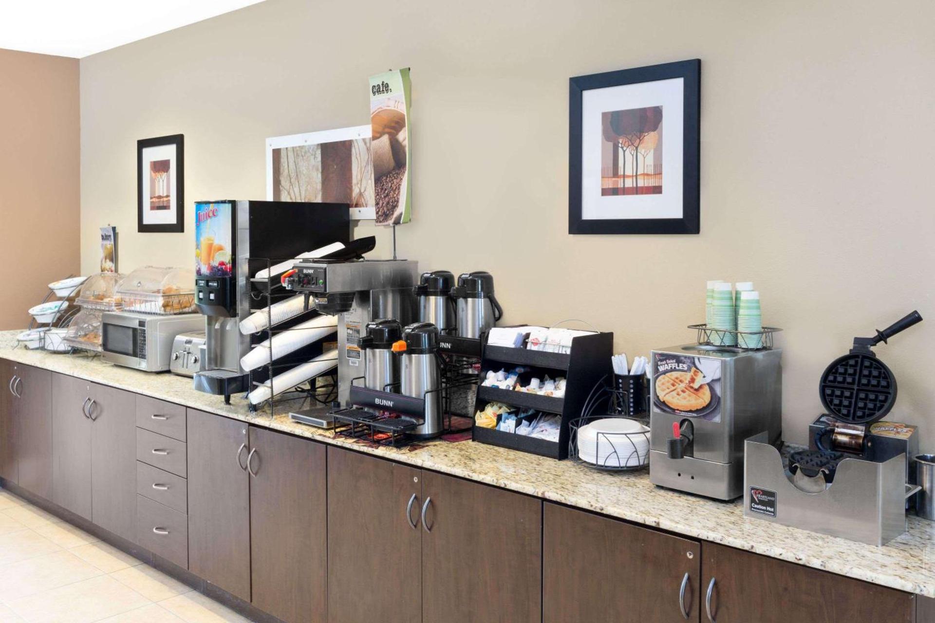 Microtel Inn & Suites by Wyndham Ozark photo 31