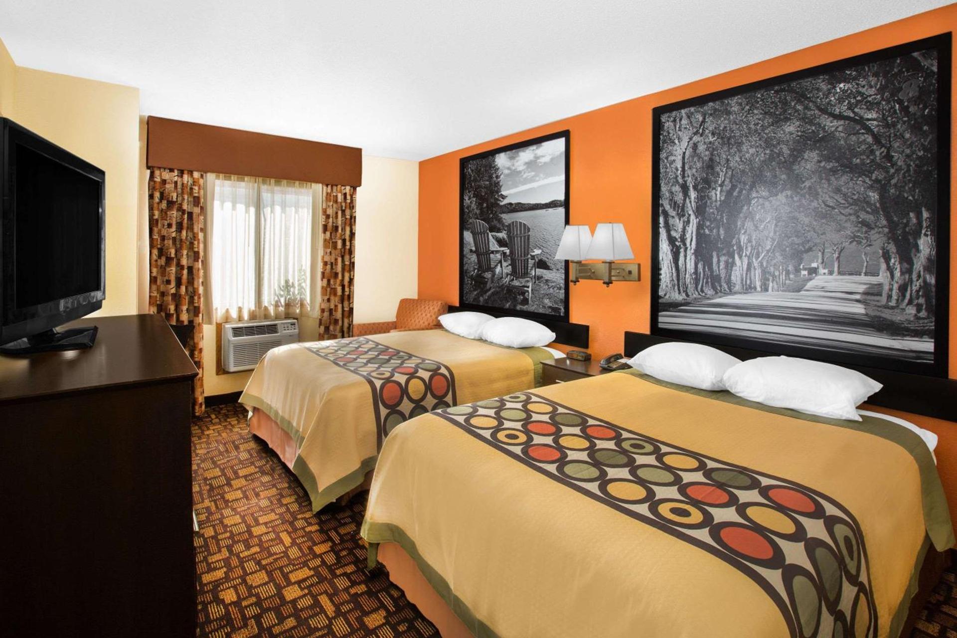 Super 8 by Wyndham Clive IA photo 6
