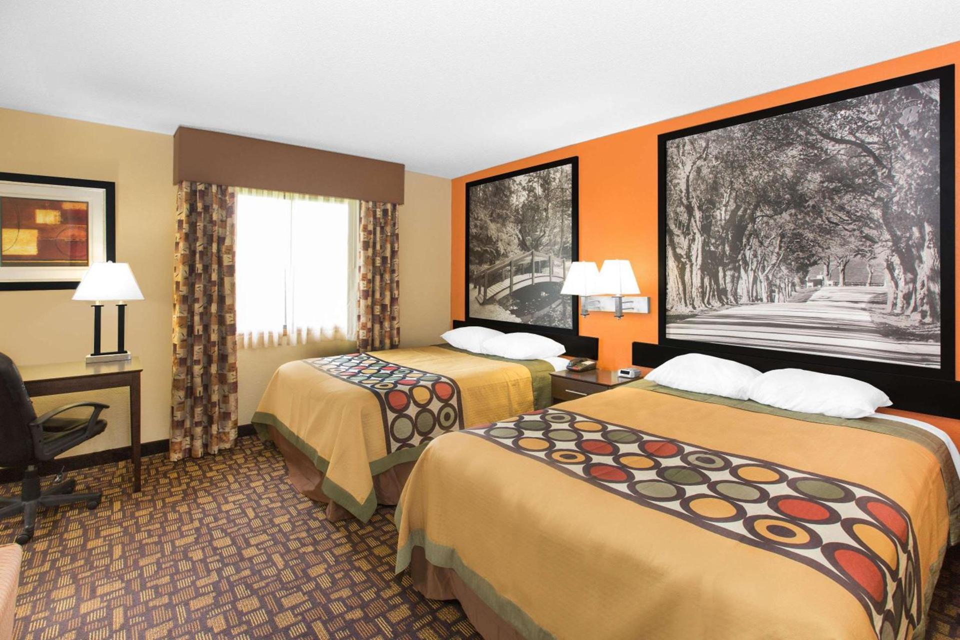 Super 8 by Wyndham Clive IA photo 12