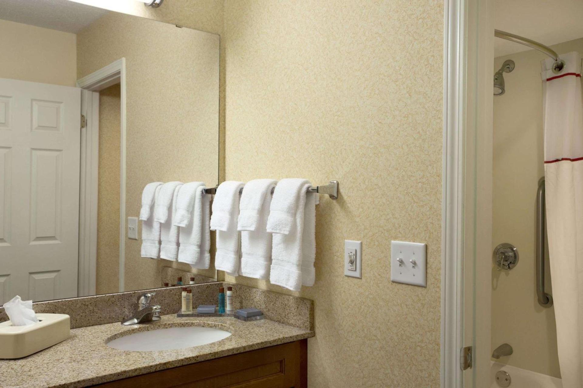 Birch Hill Suites Grand Rapids photo 13