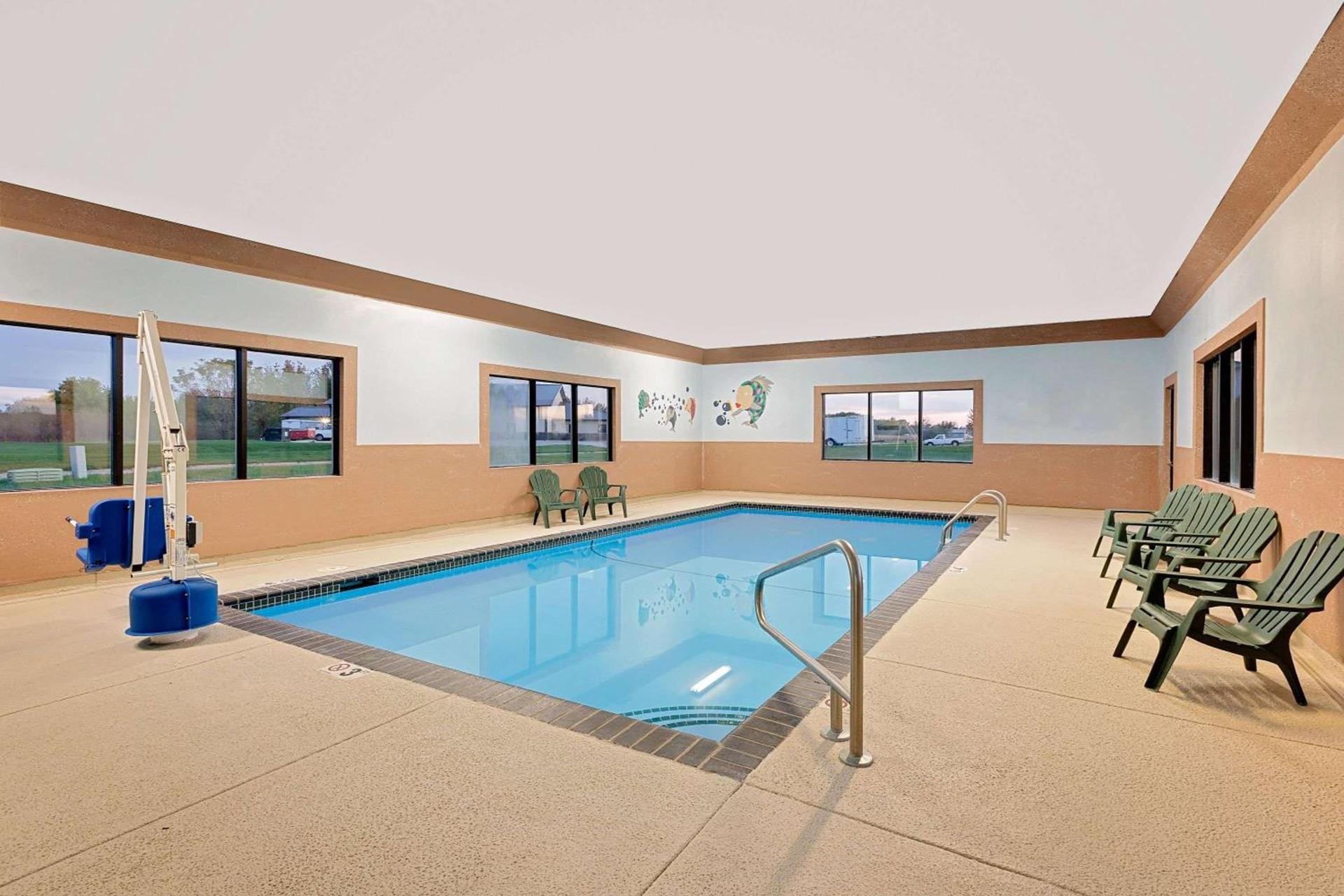 Howard Johnson by Wyndham Waterloo/Cedar Falls photo 8