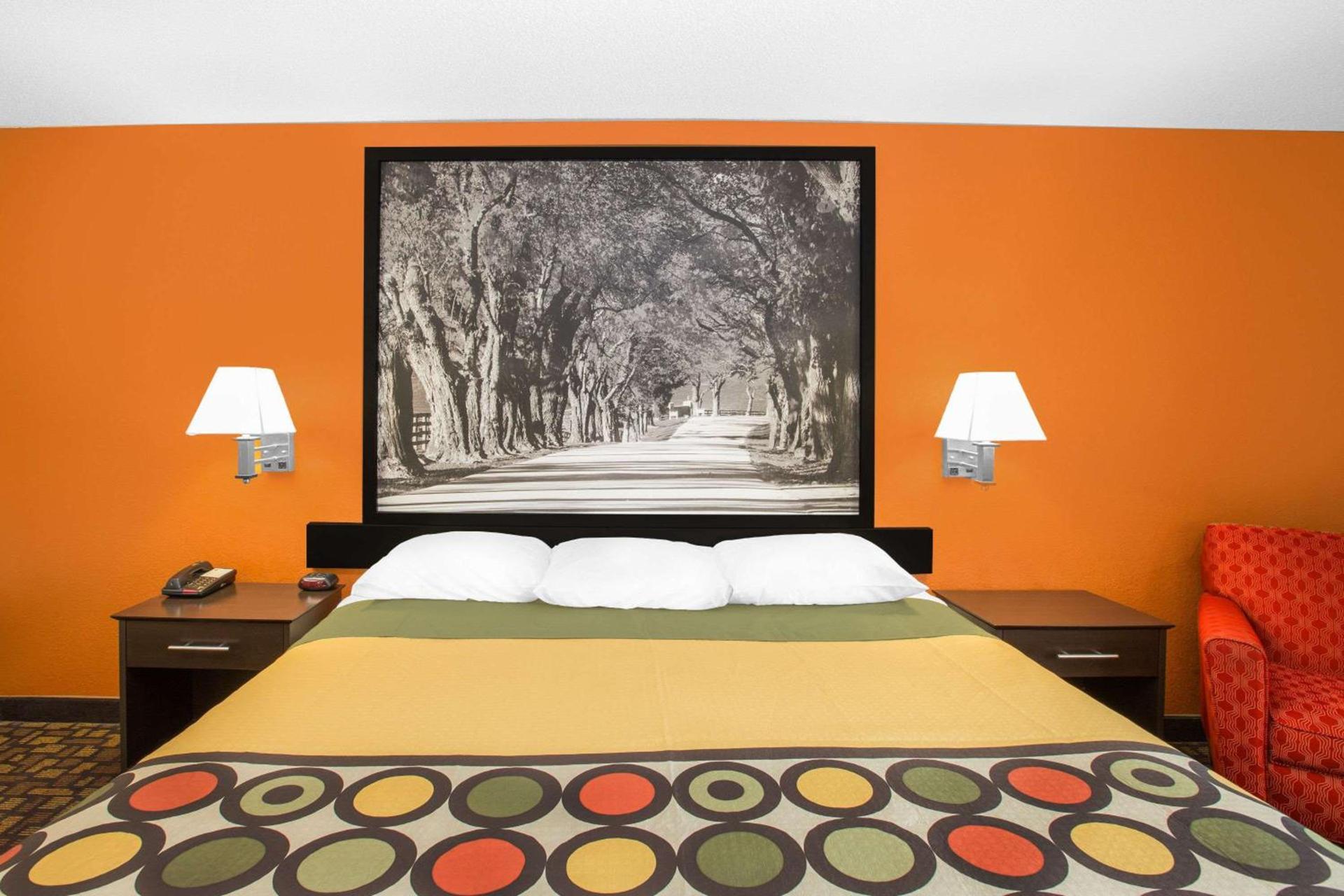 Super 8 by Wyndham Clive IA photo 8