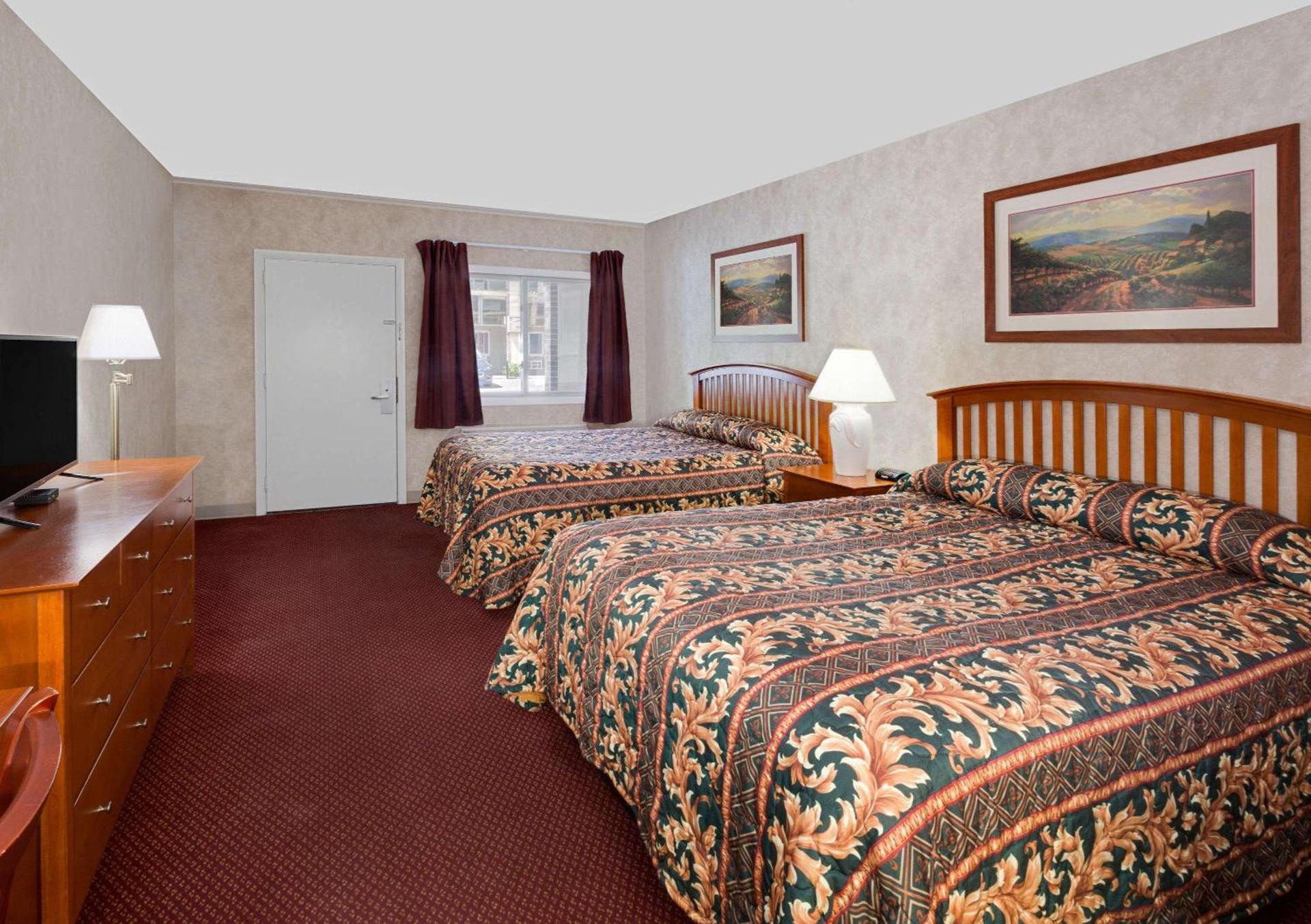 Super 8 by Wyndham Traverse City photo 22