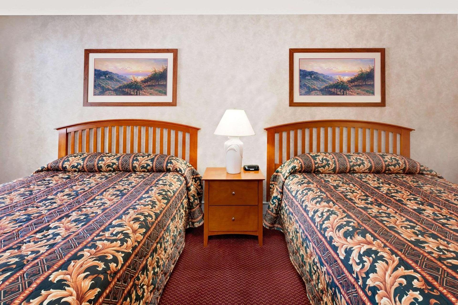 Super 8 by Wyndham Traverse City photo 23