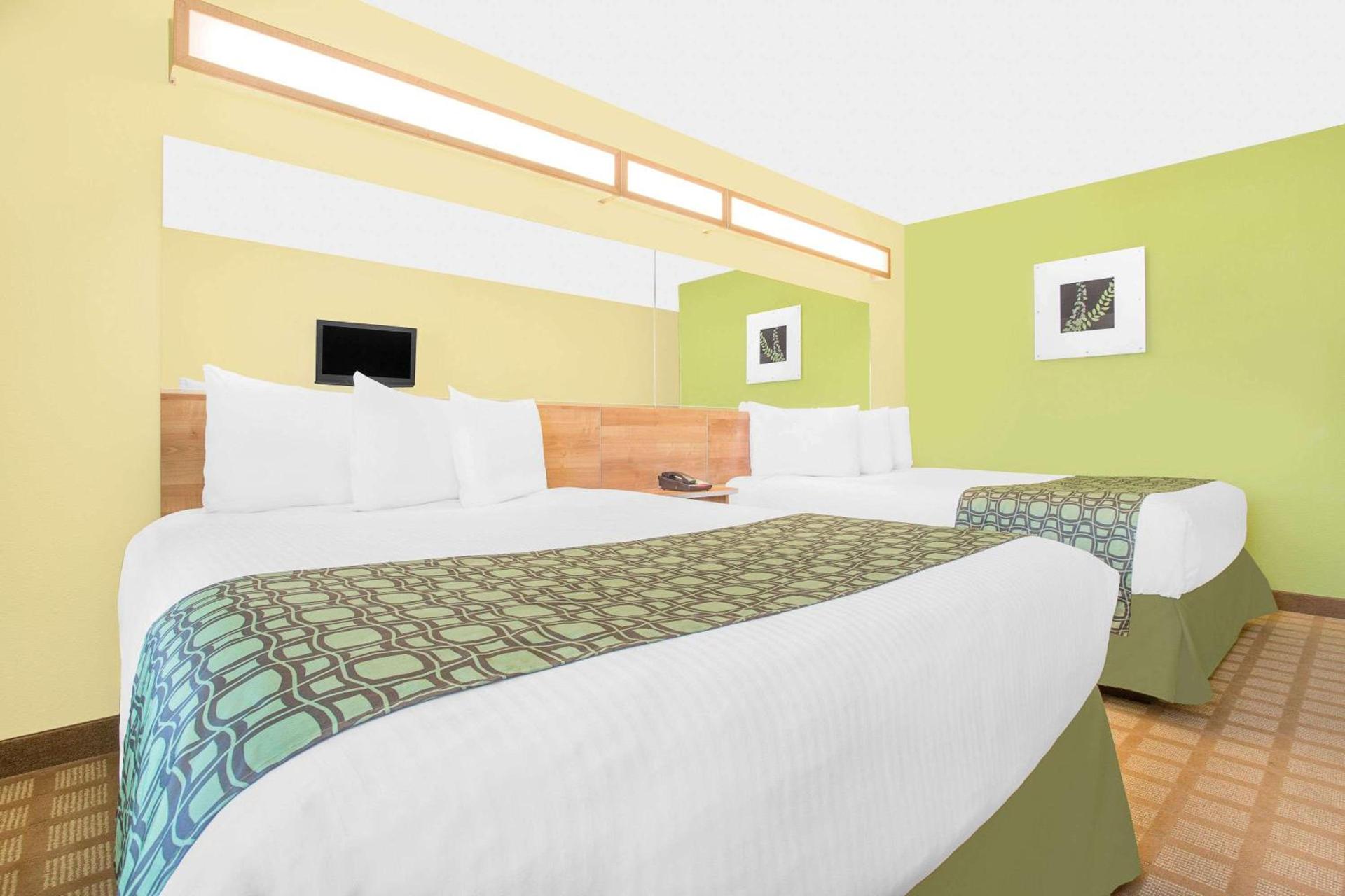 Microtel Inn & Suites by Wyndham Tuscumbia/Muscle Shoals photo 24