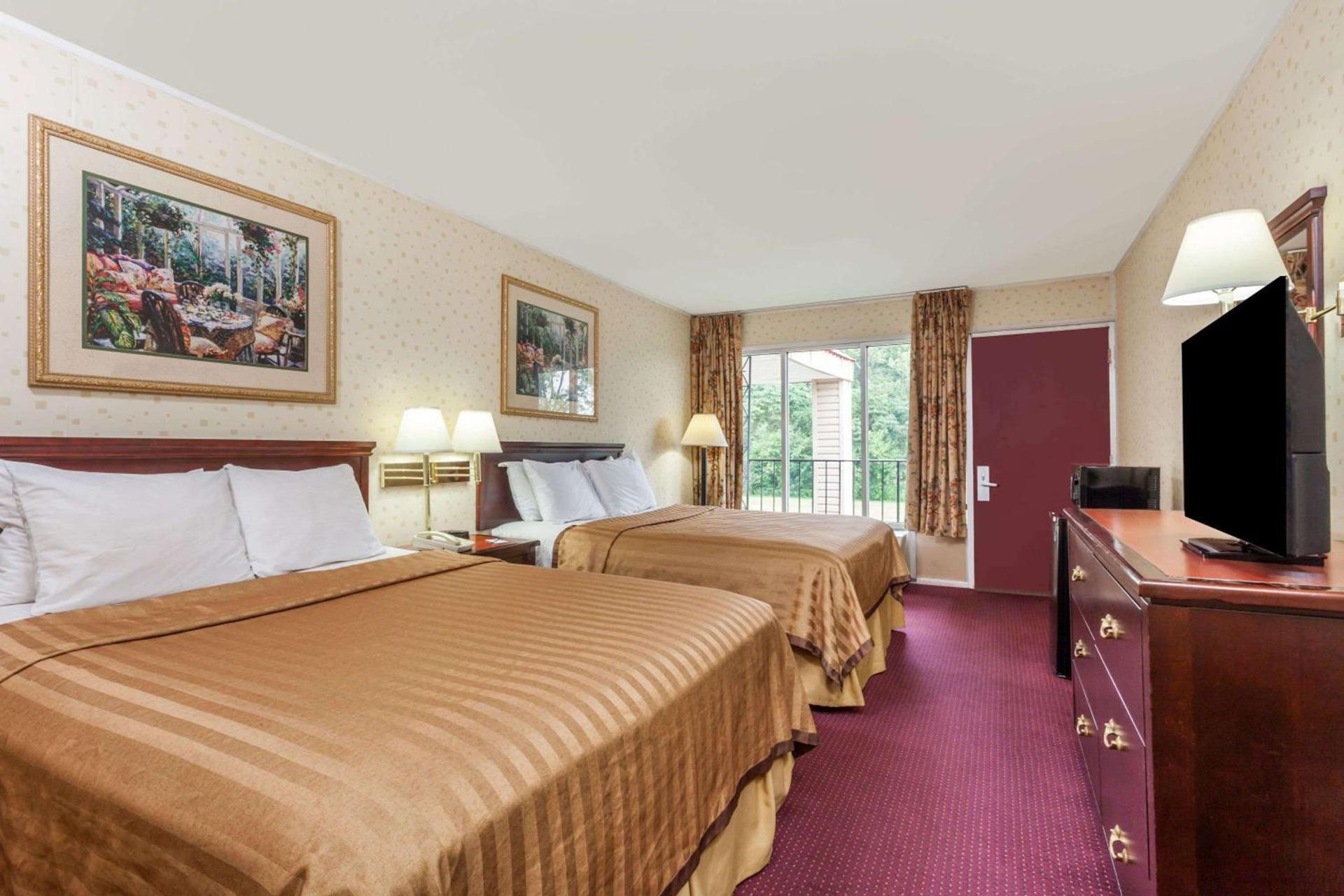 Travelodge by Wyndham Seymour photo 10