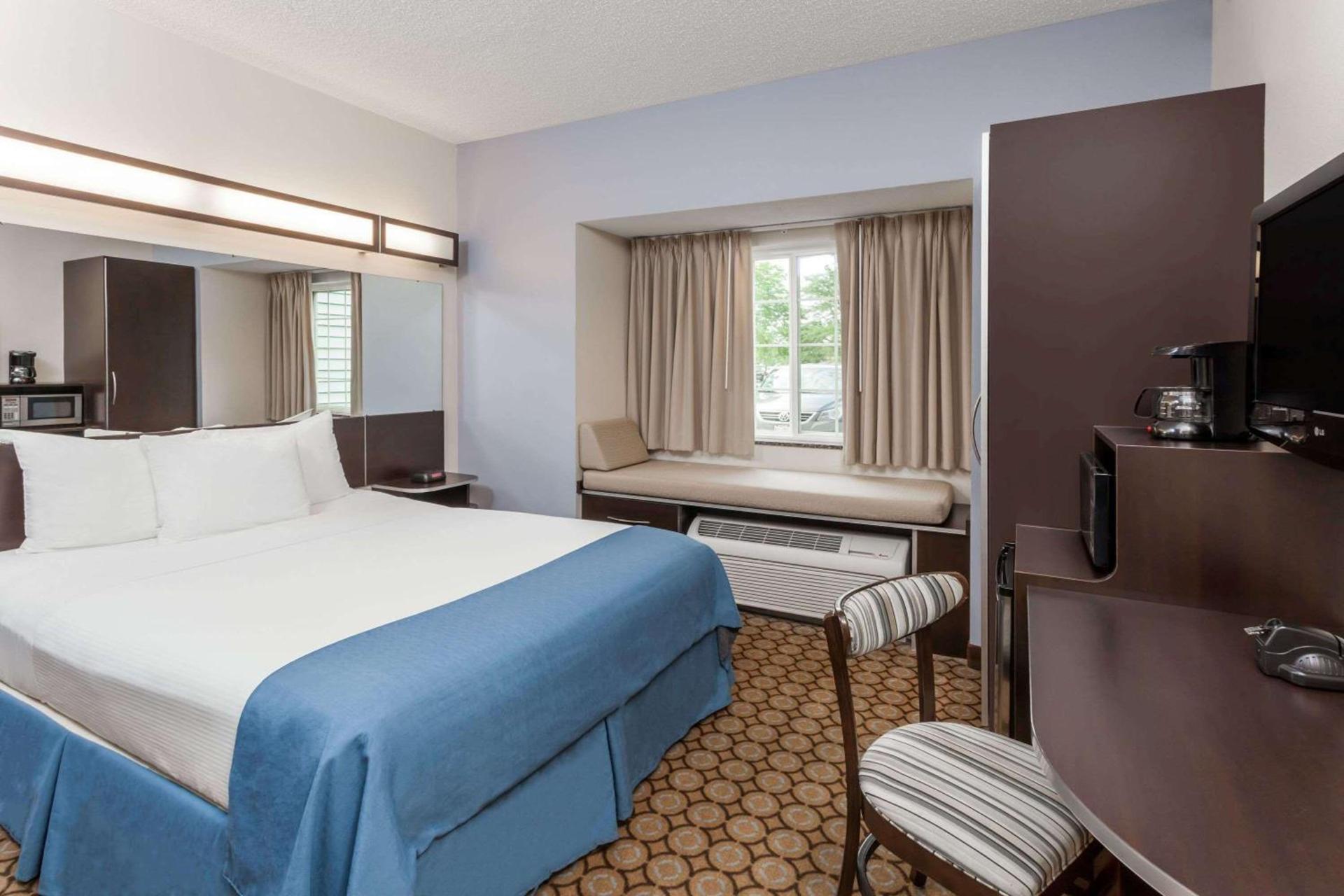 Microtel Inn and Suites Elkhart photo 43