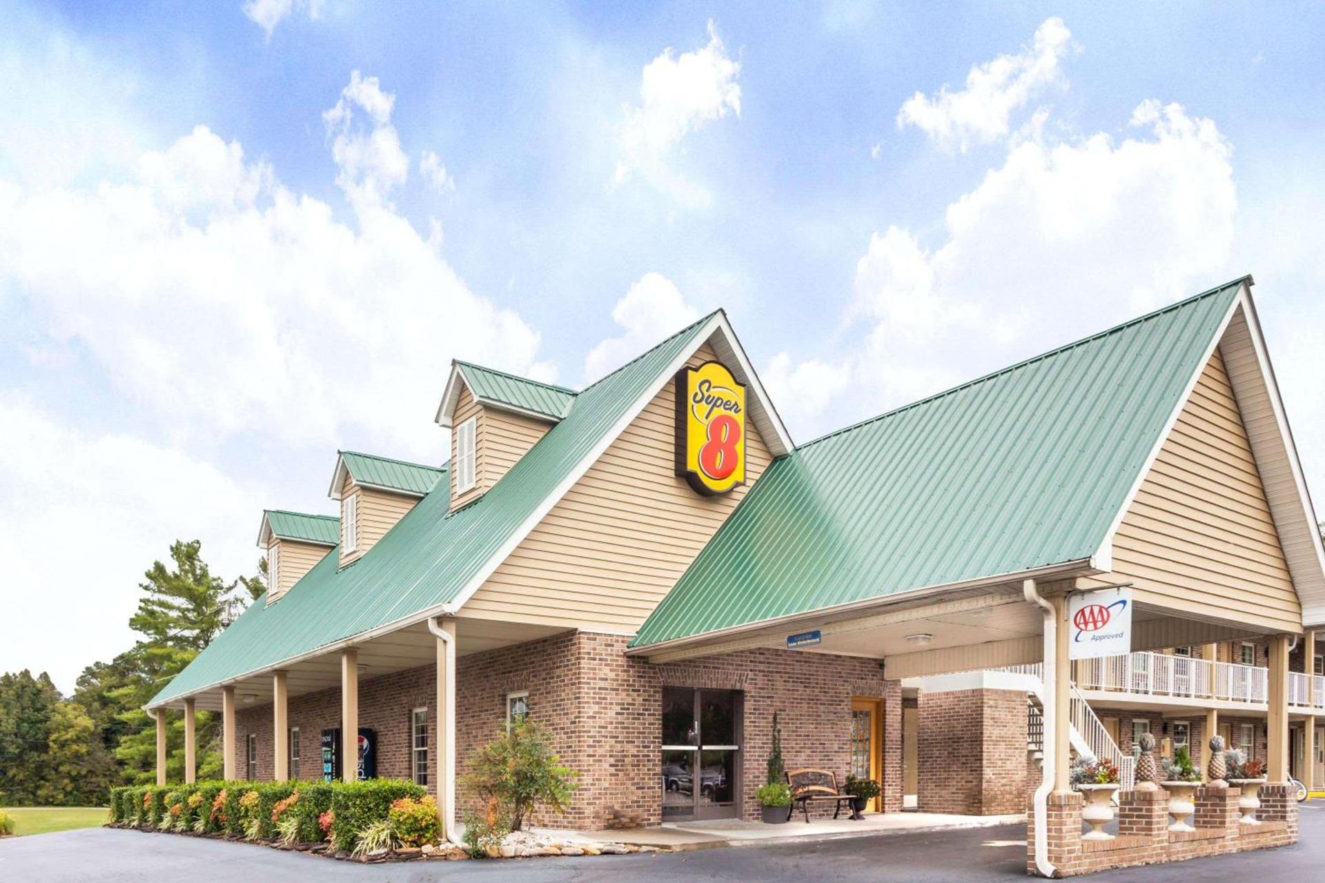 Super 8 by Wyndham Kingston photo 1