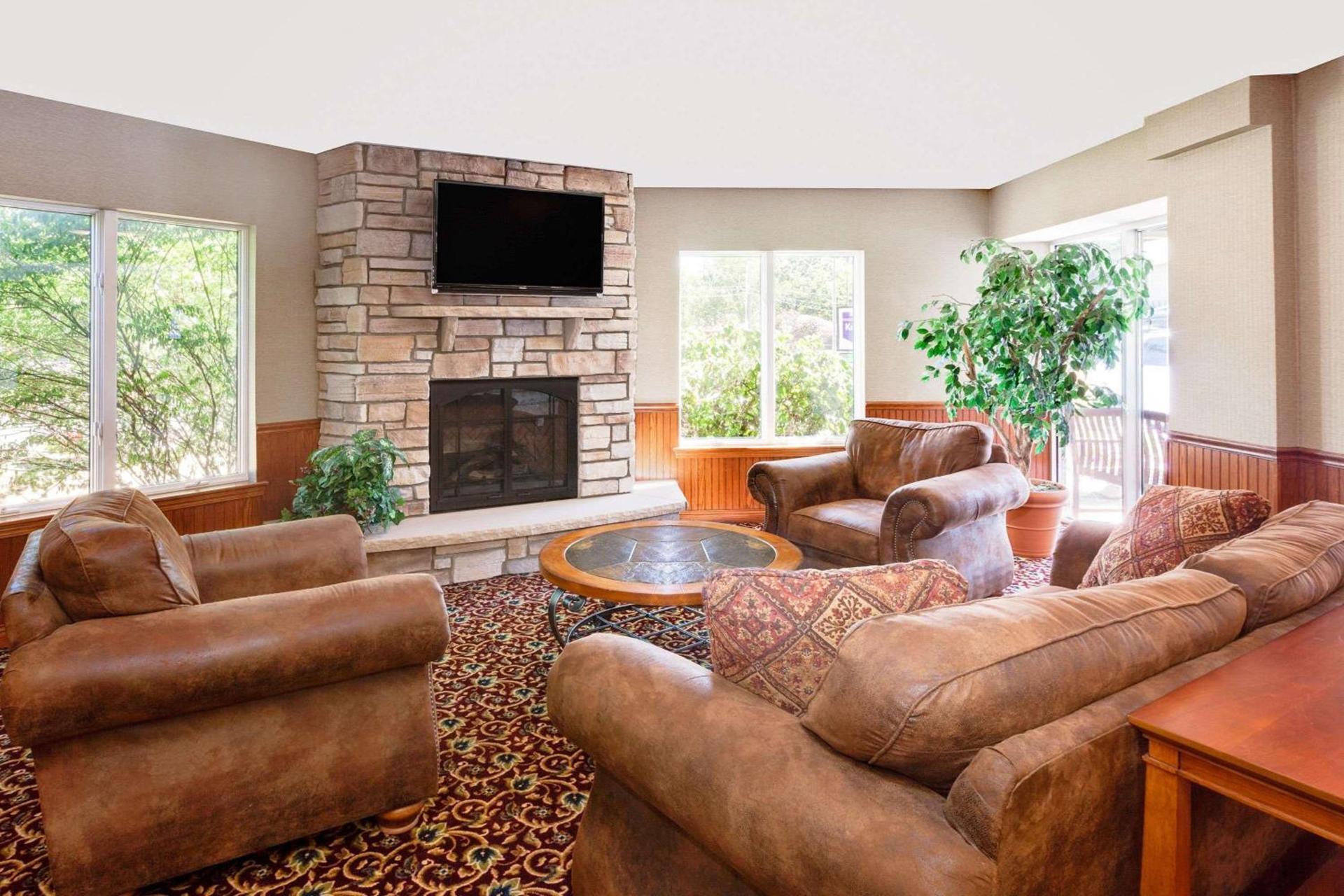 Super 8 by Wyndham Traverse City photo 26