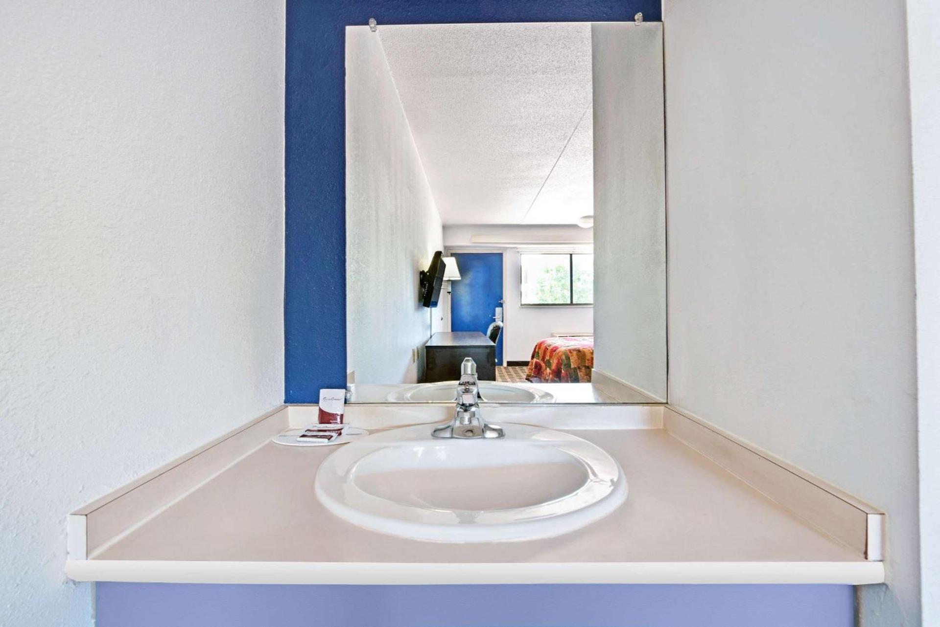 Dallas Love Field Inn photo 30