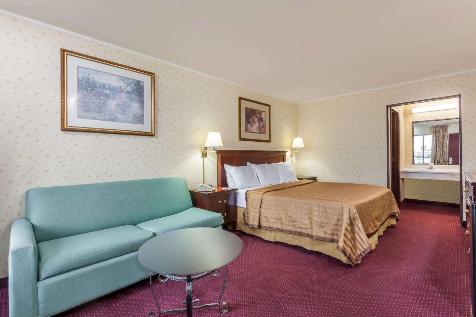 Travelodge by Wyndham Seymour photo 6