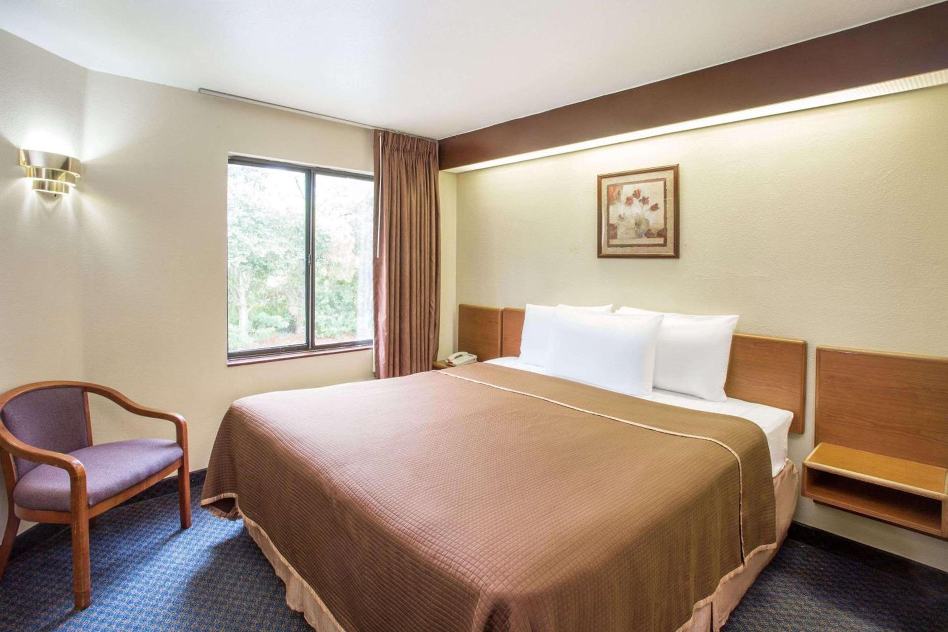 Travelodge by Wyndham Fort Myers Airport photo 19