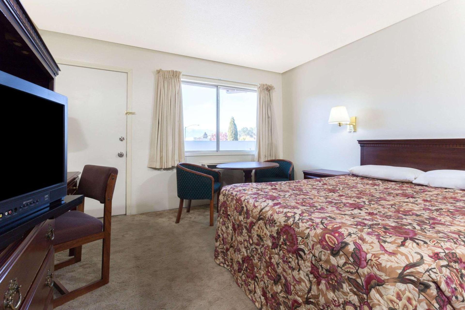 Knights Inn - Baker City photo 32