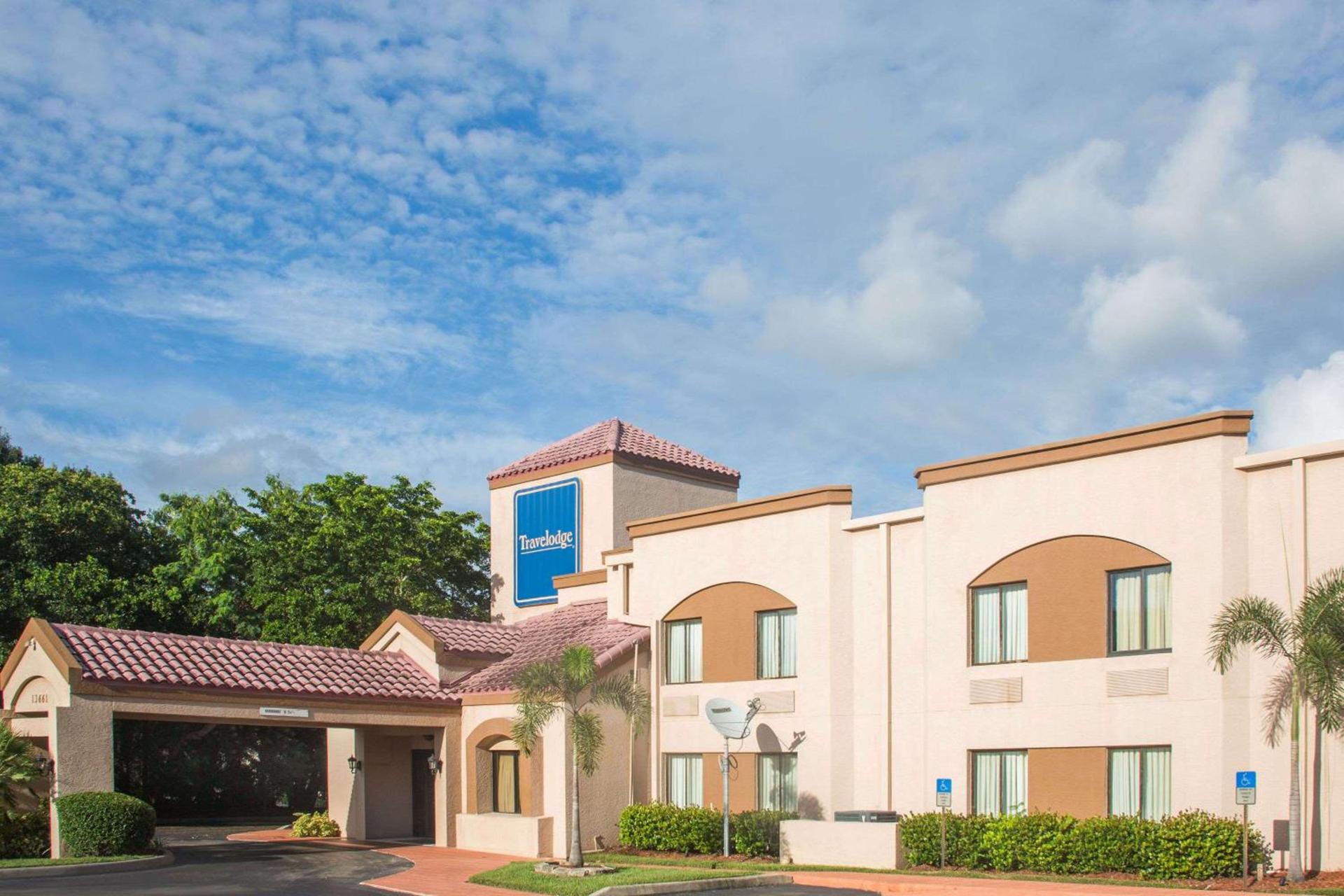 Travelodge by Wyndham Fort Myers Airport photo 1