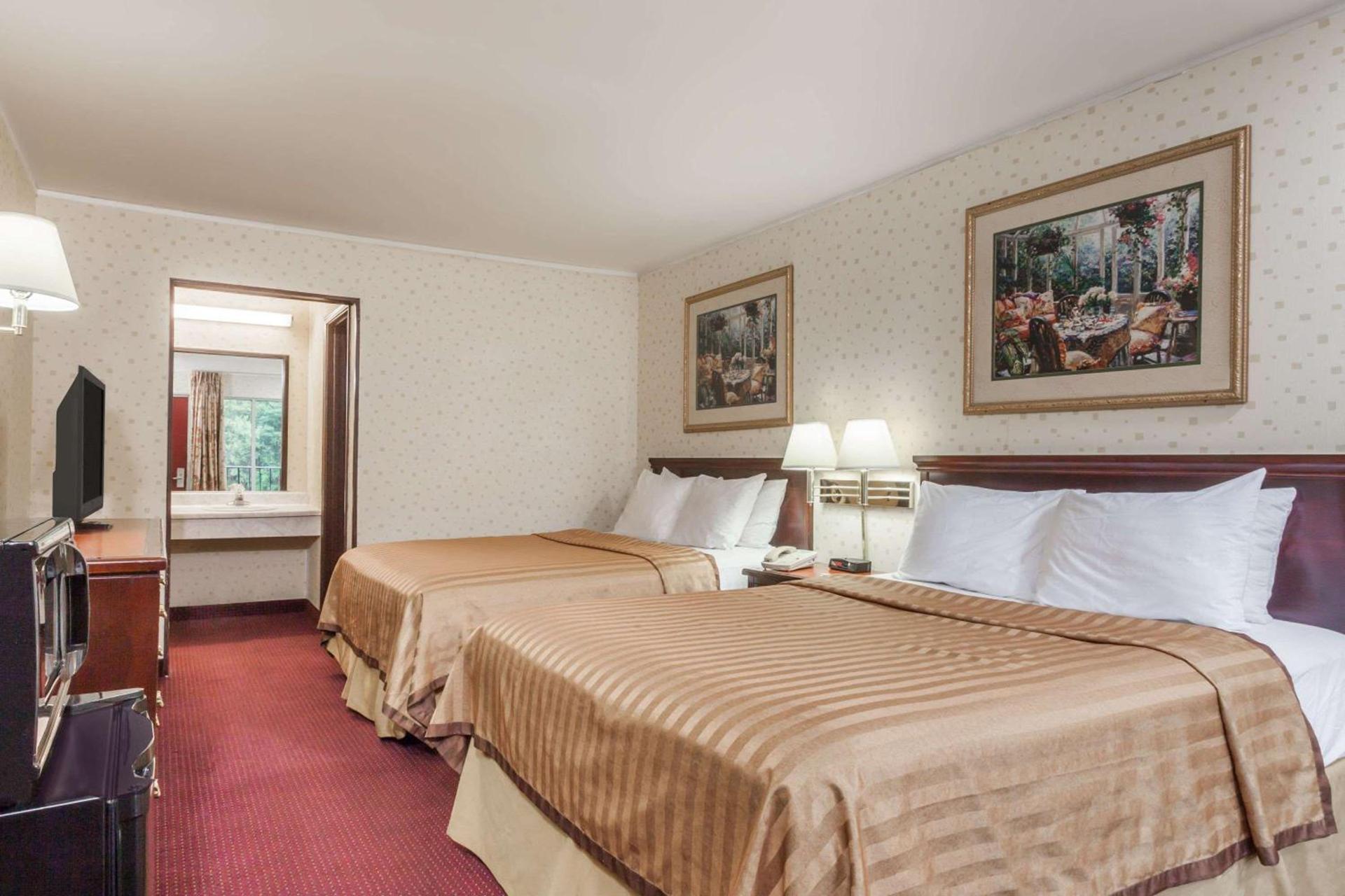 Travelodge by Wyndham Seymour photo 22