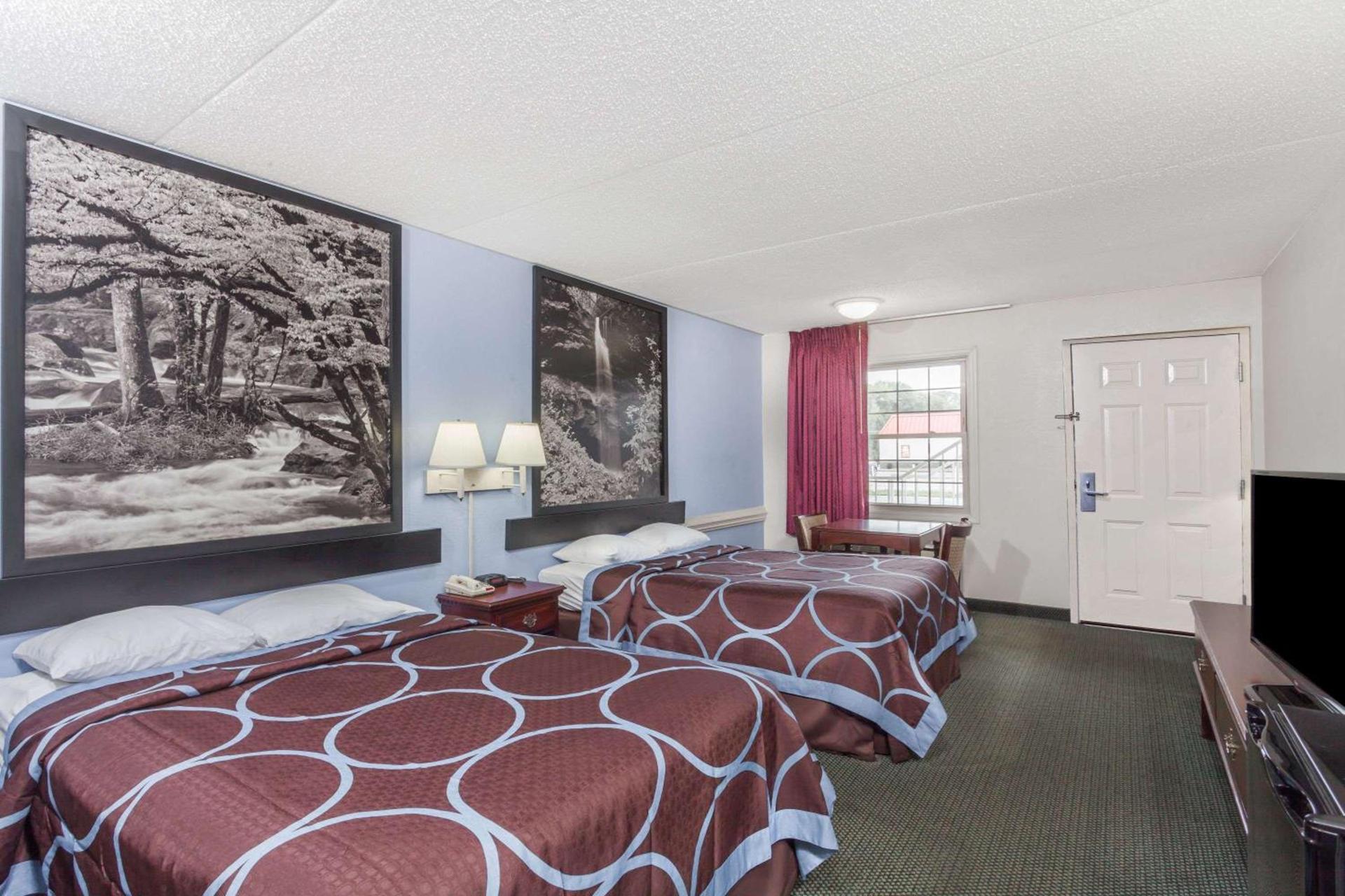 Super 8 by Wyndham Kingston photo 10