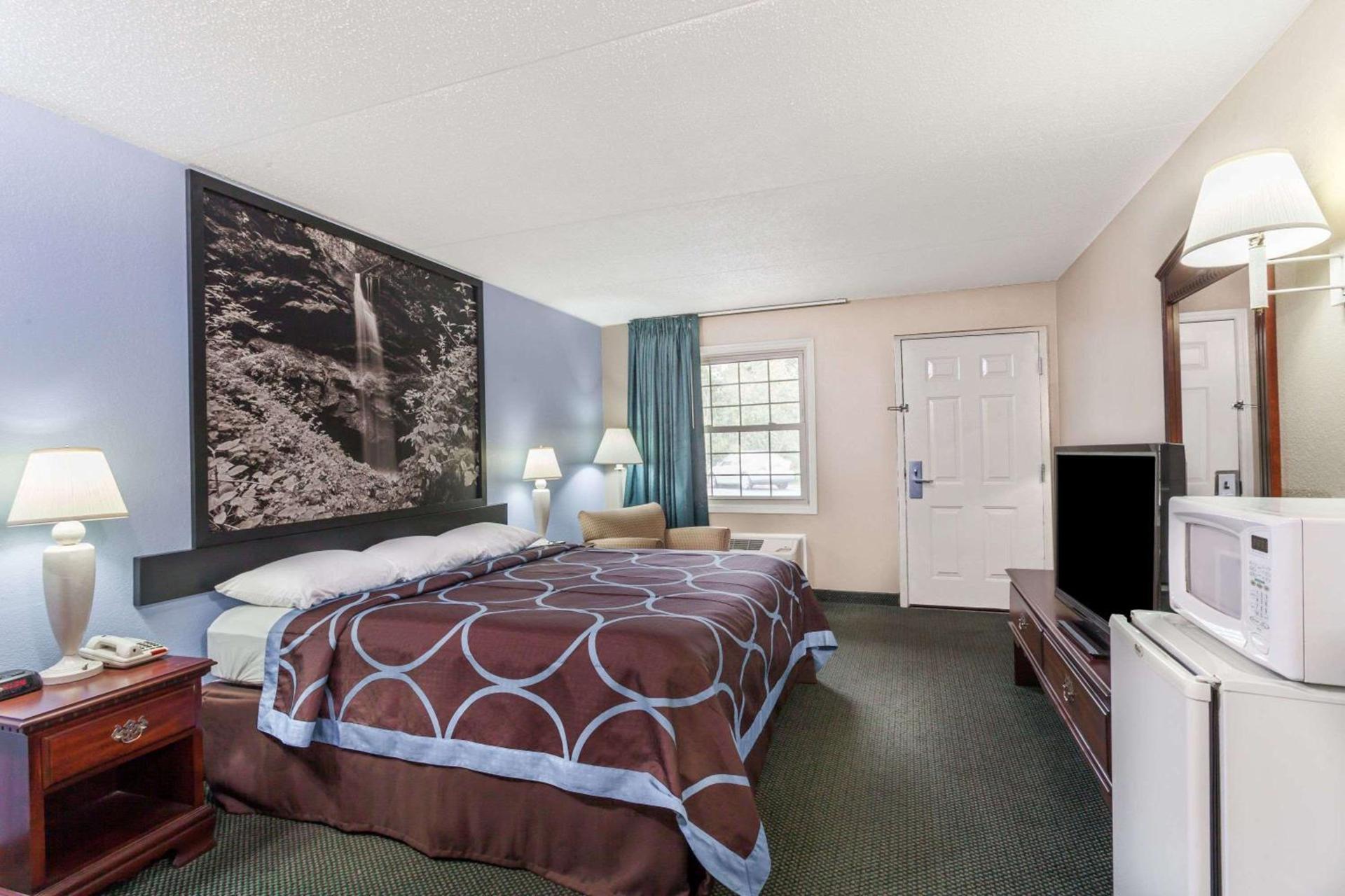 Super 8 by Wyndham Kingston photo 6