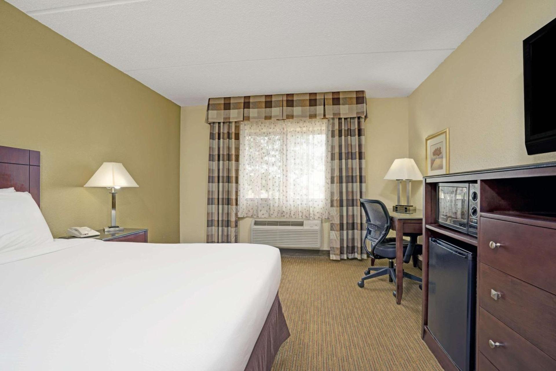 Super 8 by Wyndham Monticello photo 7