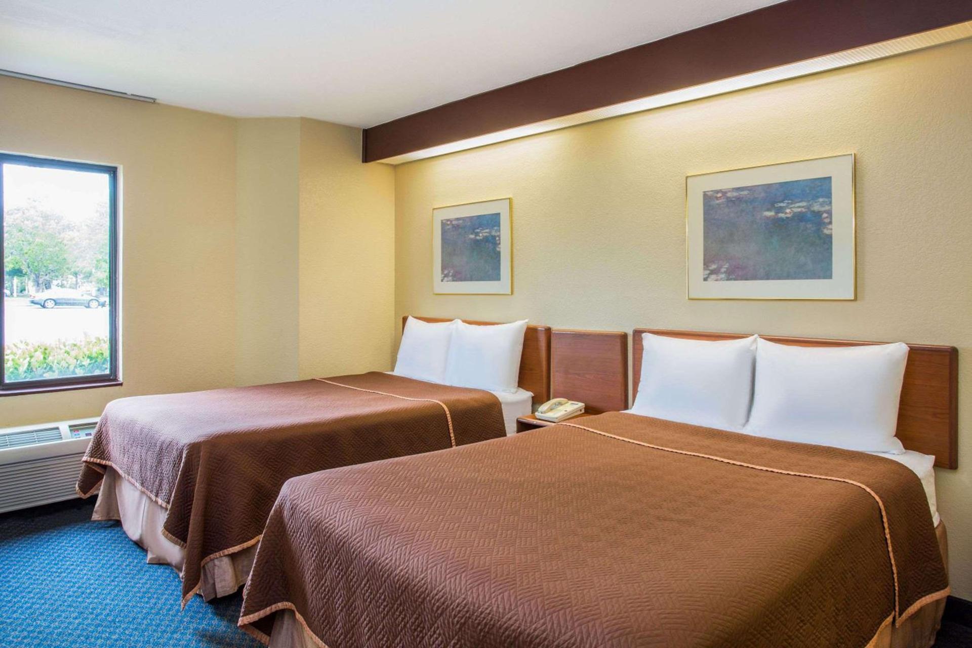 Travelodge by Wyndham Fort Myers Airport photo 15