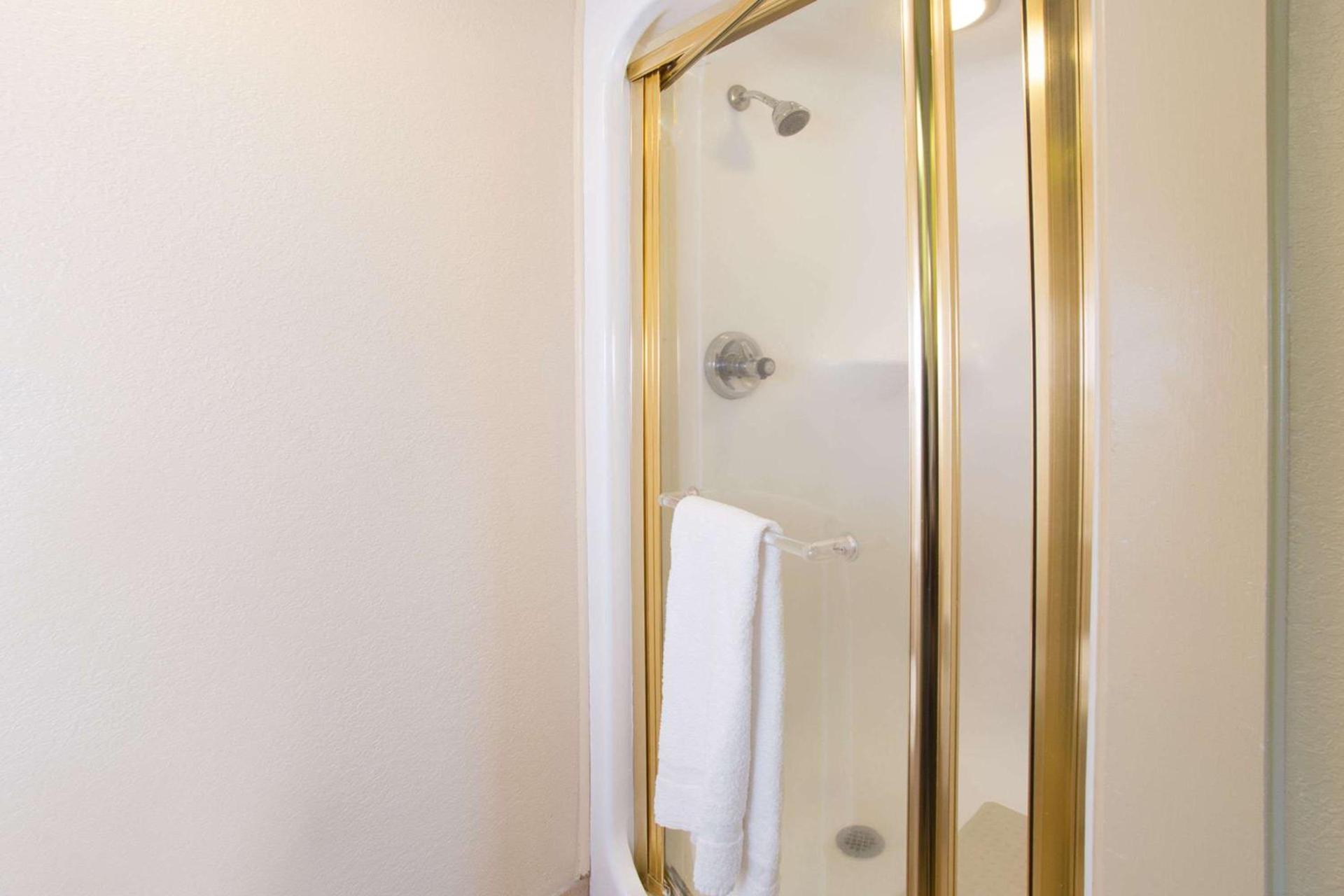 Travelodge by Wyndham Fort Myers Airport photo 12