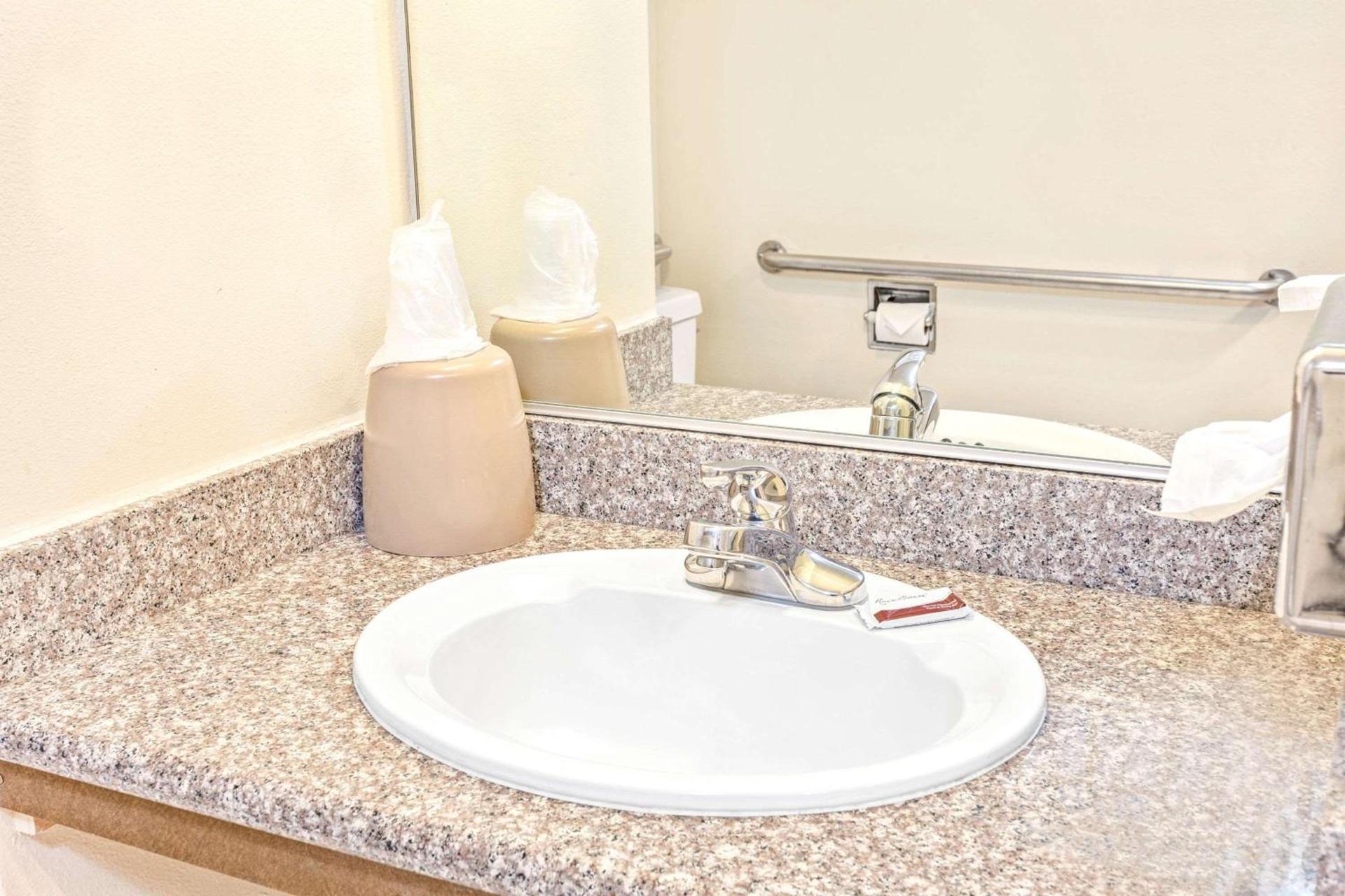 Vantage Point Inn - Woodland Hills photo 18
