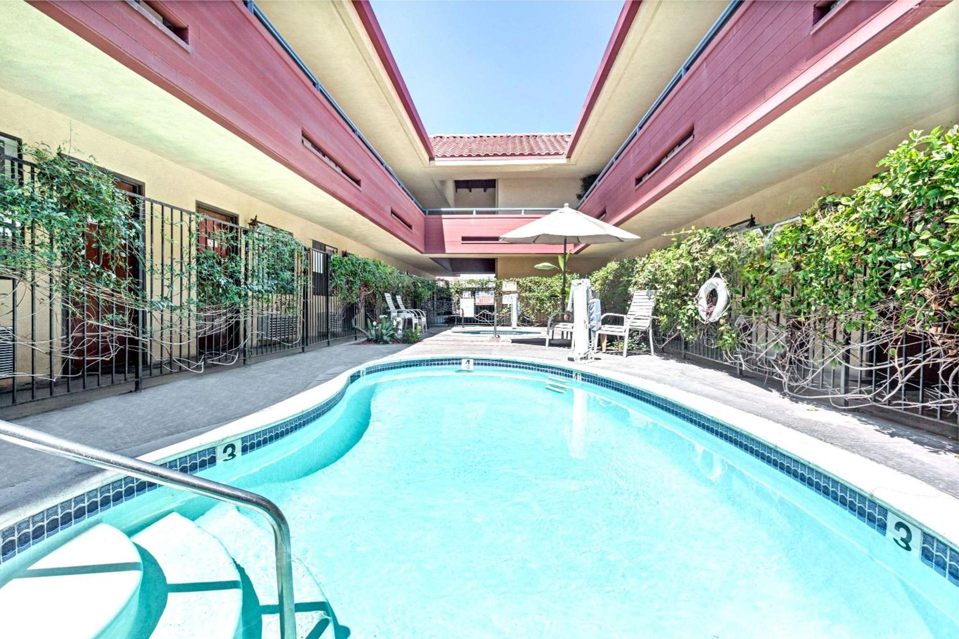 Vantage Point Inn - Woodland Hills photo 5
