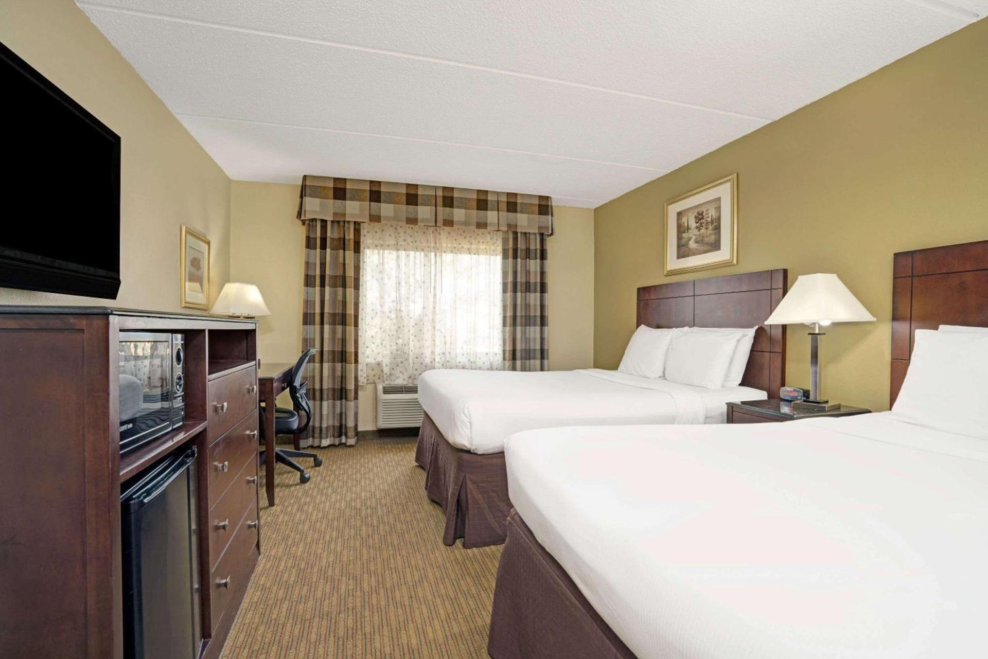 Super 8 by Wyndham Monticello photo 8