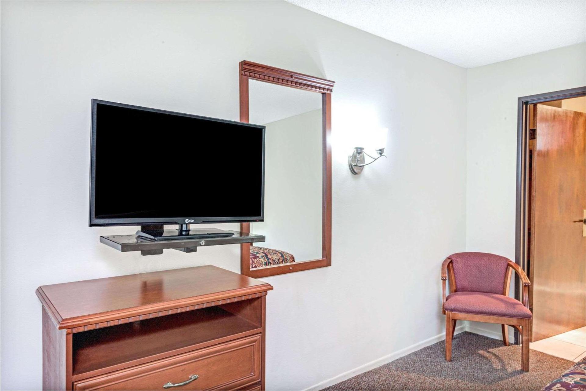 Vantage Point Inn - Woodland Hills photo 20