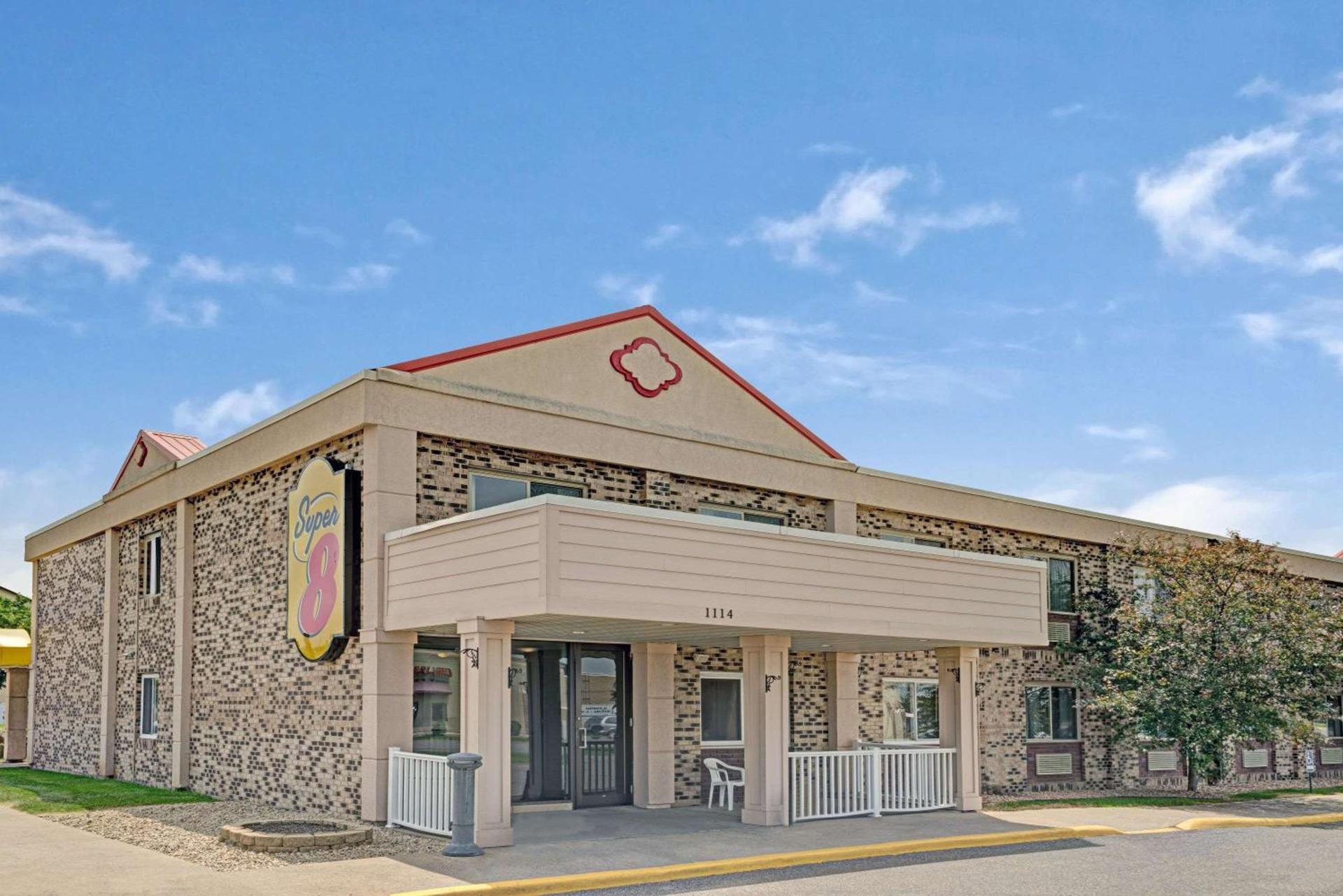 Super 8 by Wyndham Monticello photo 1
