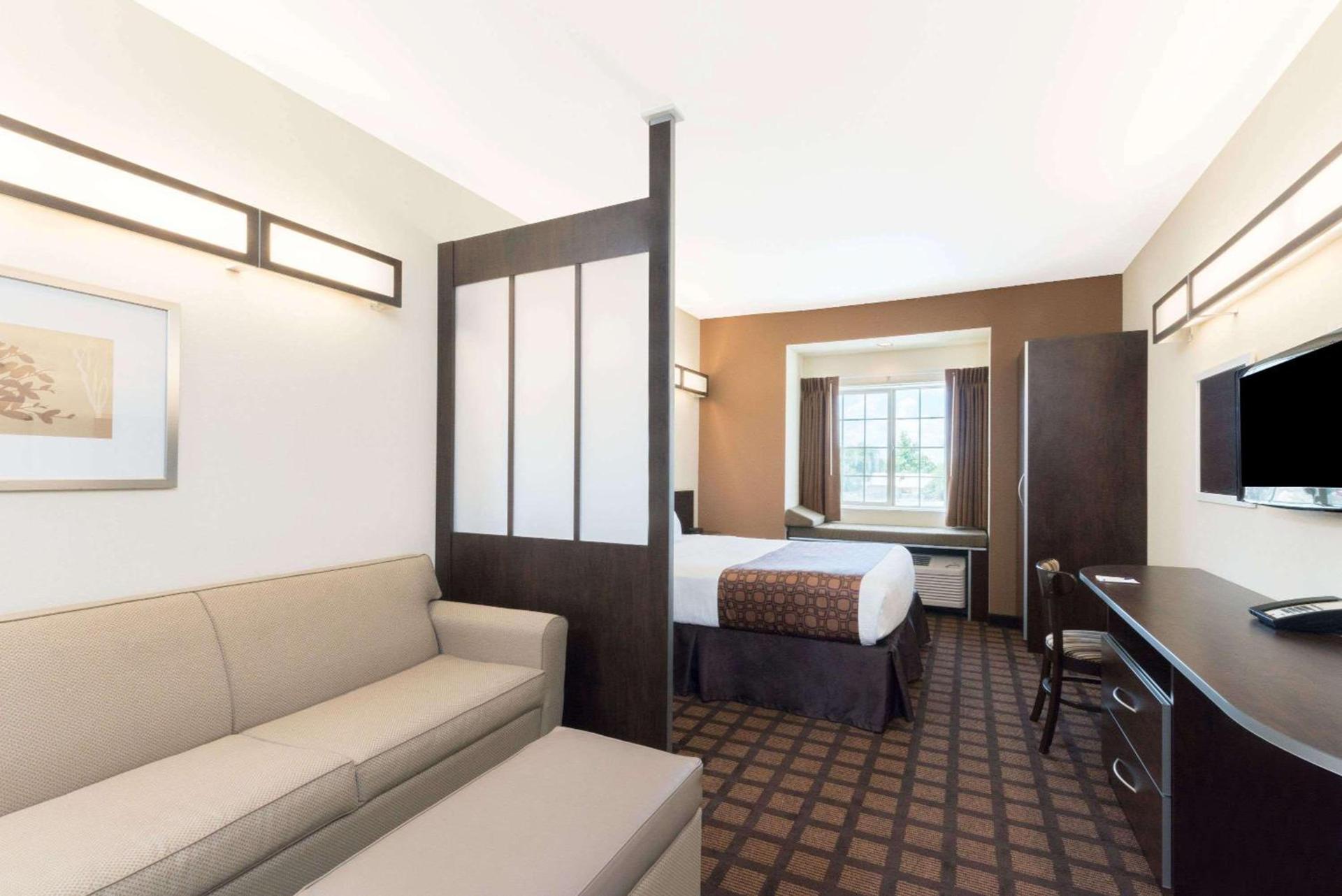 Microtel Inn and Suites Eagle Pass photo 10