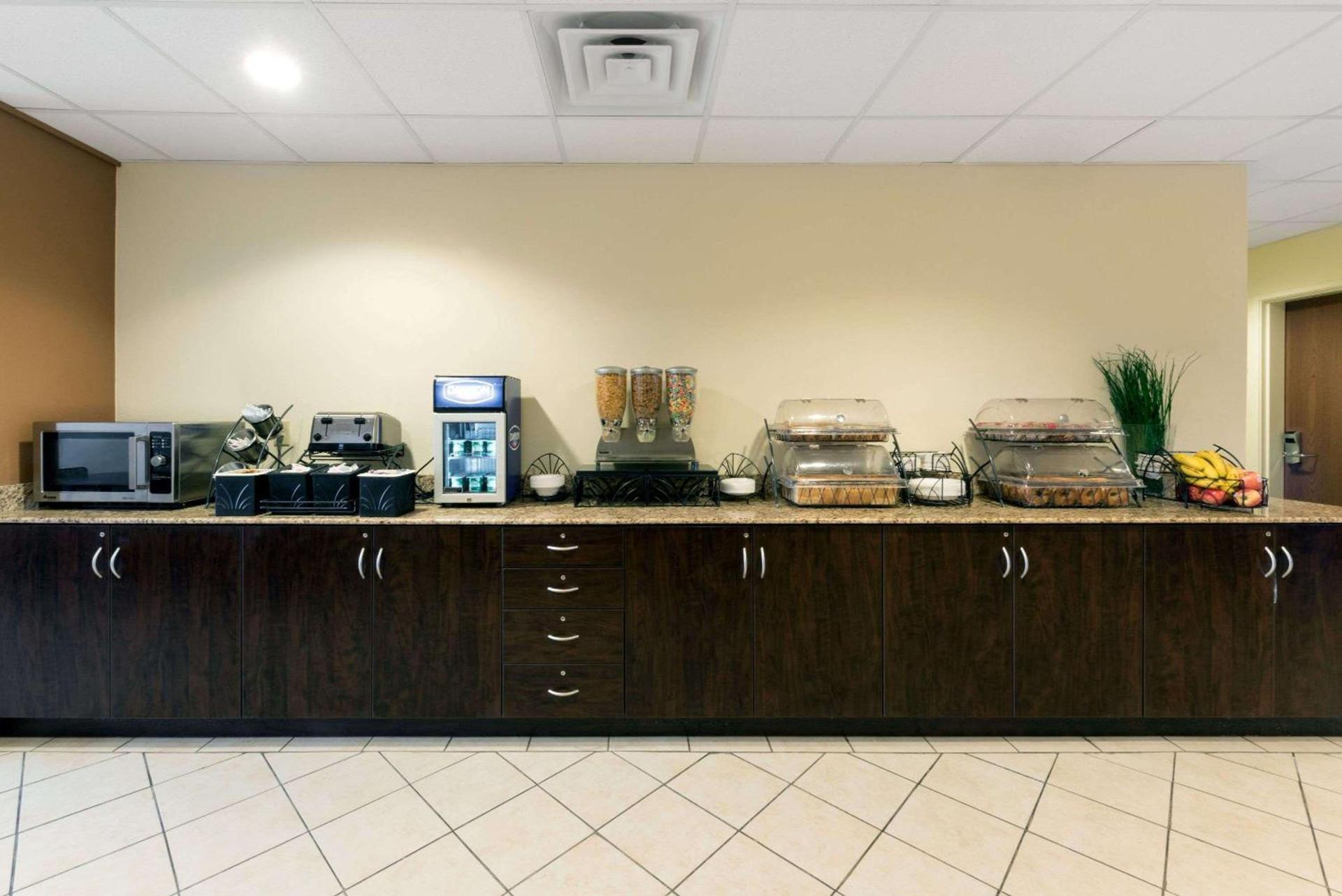 Microtel Inn and Suites Eagle Pass photo 13