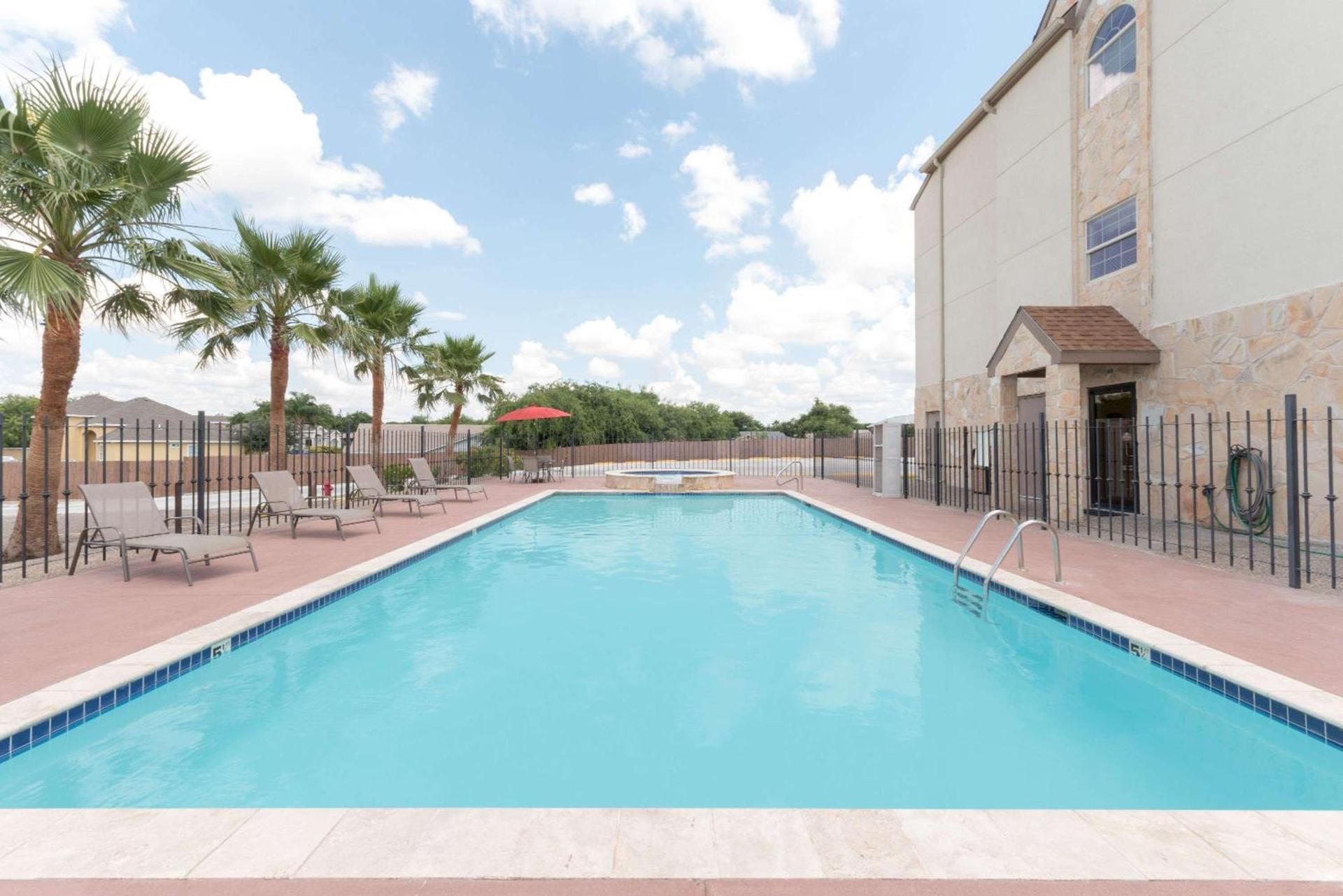 Microtel Inn and Suites Eagle Pass photo 23