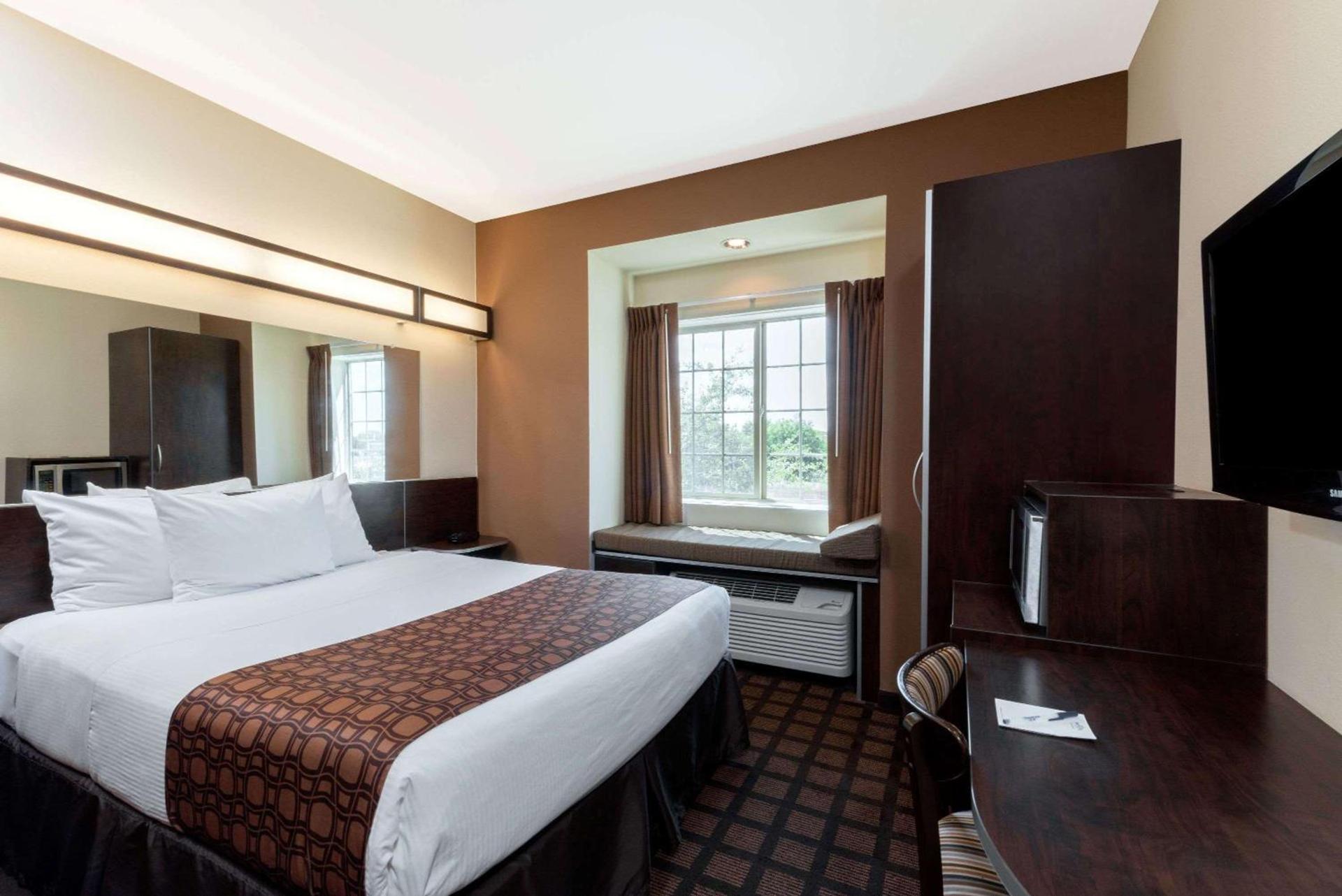 Microtel Inn and Suites Eagle Pass photo 7