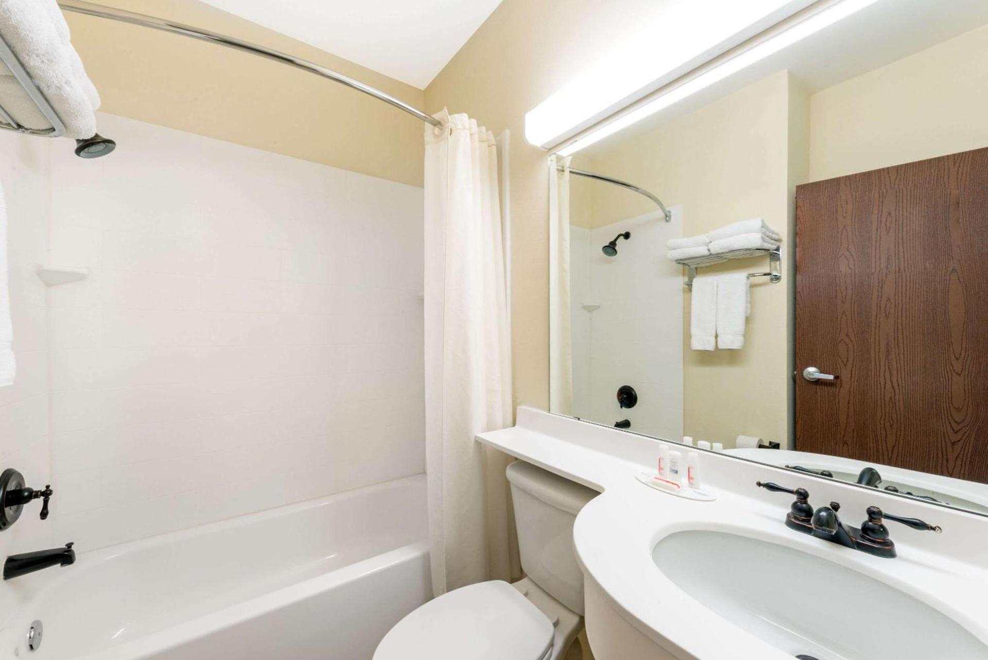 Microtel Inn and Suites Eagle Pass photo 5
