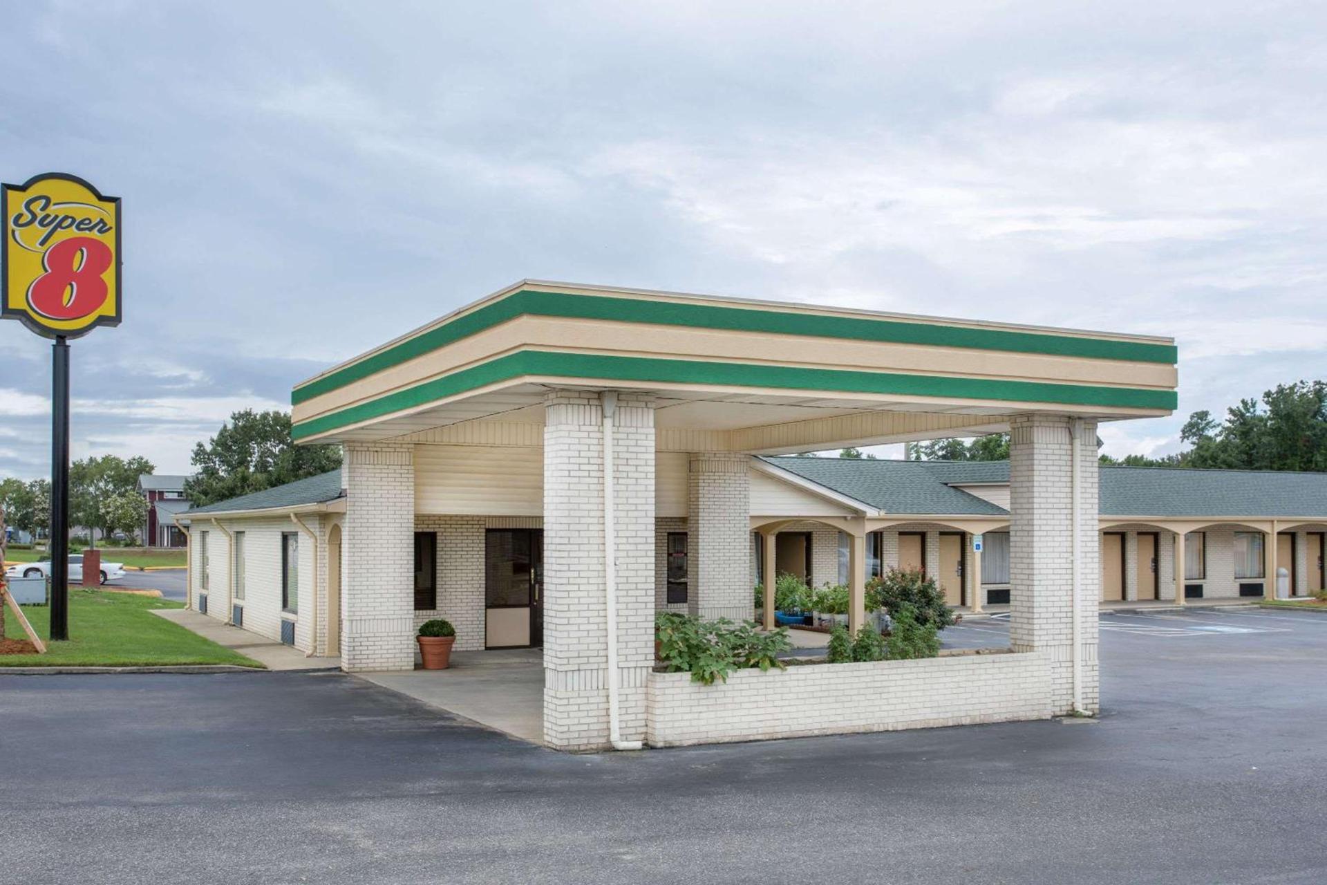 Super 8 by Wyndham Sumter — hotel in Sumter