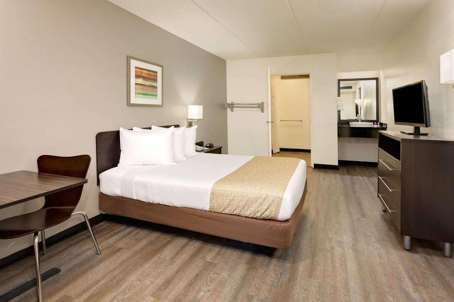 Travelodge by Wyndham College Park photo 2