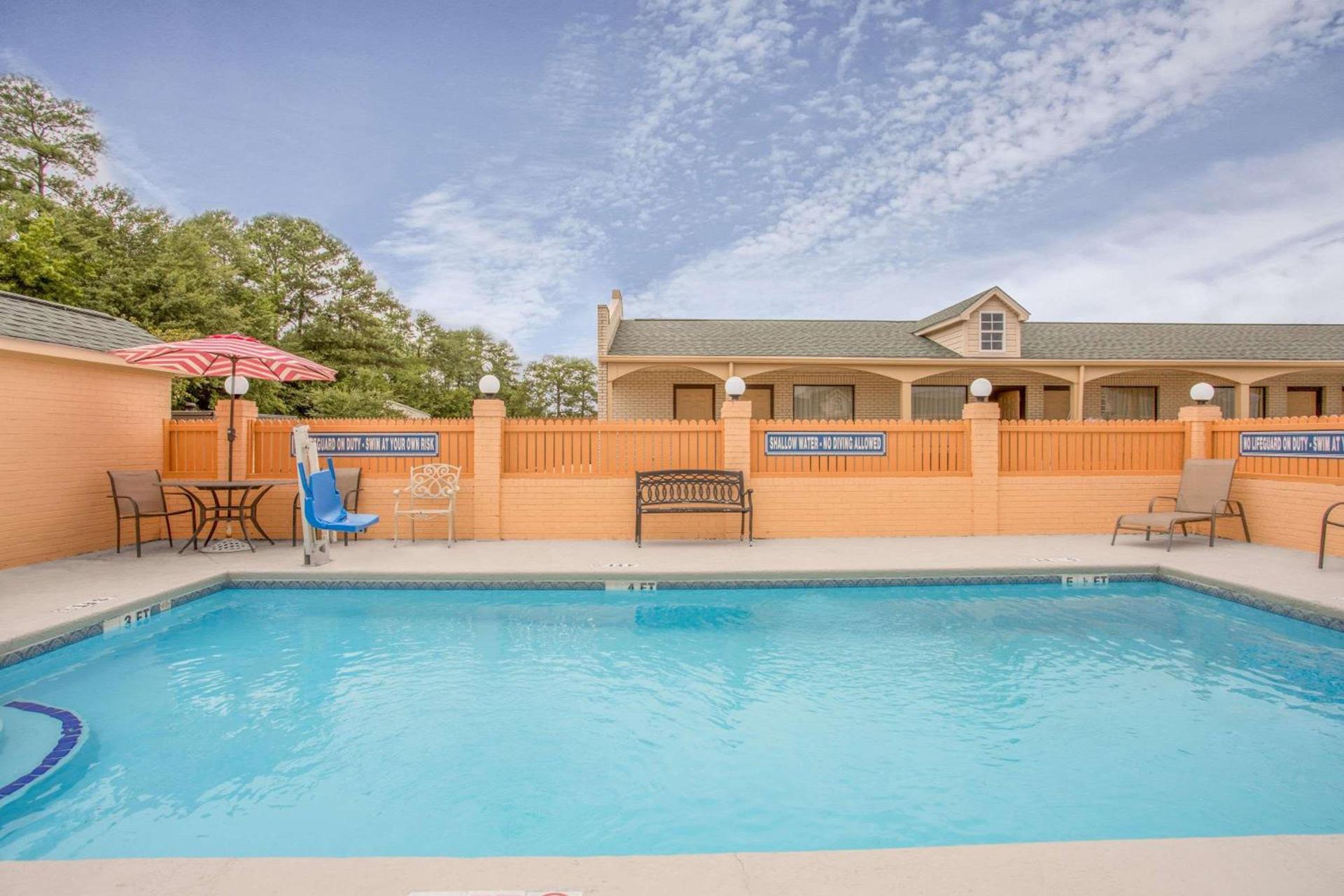 Super 8 by Wyndham Sumter photo 5